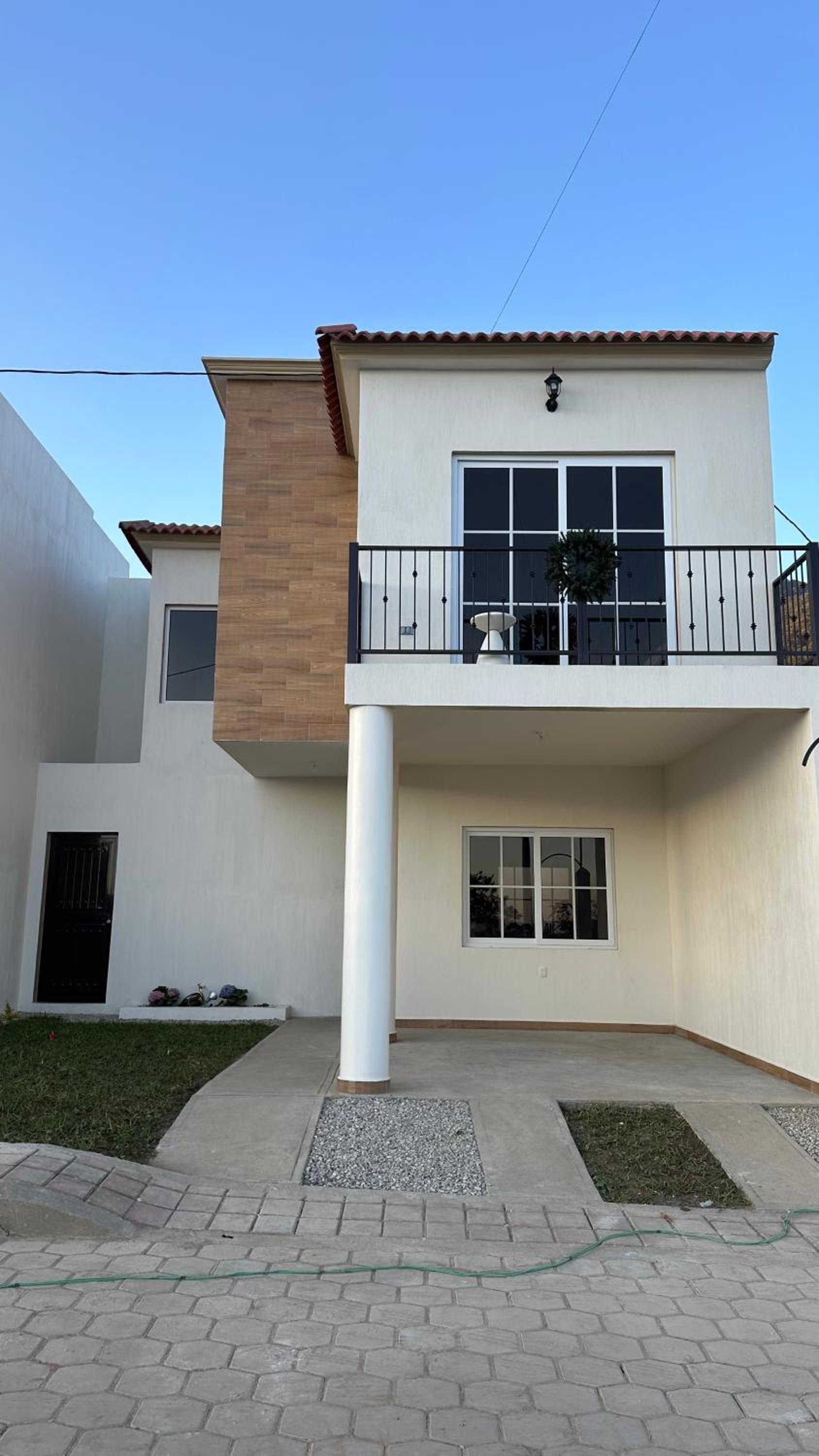 Four-Bedroom House photo 1