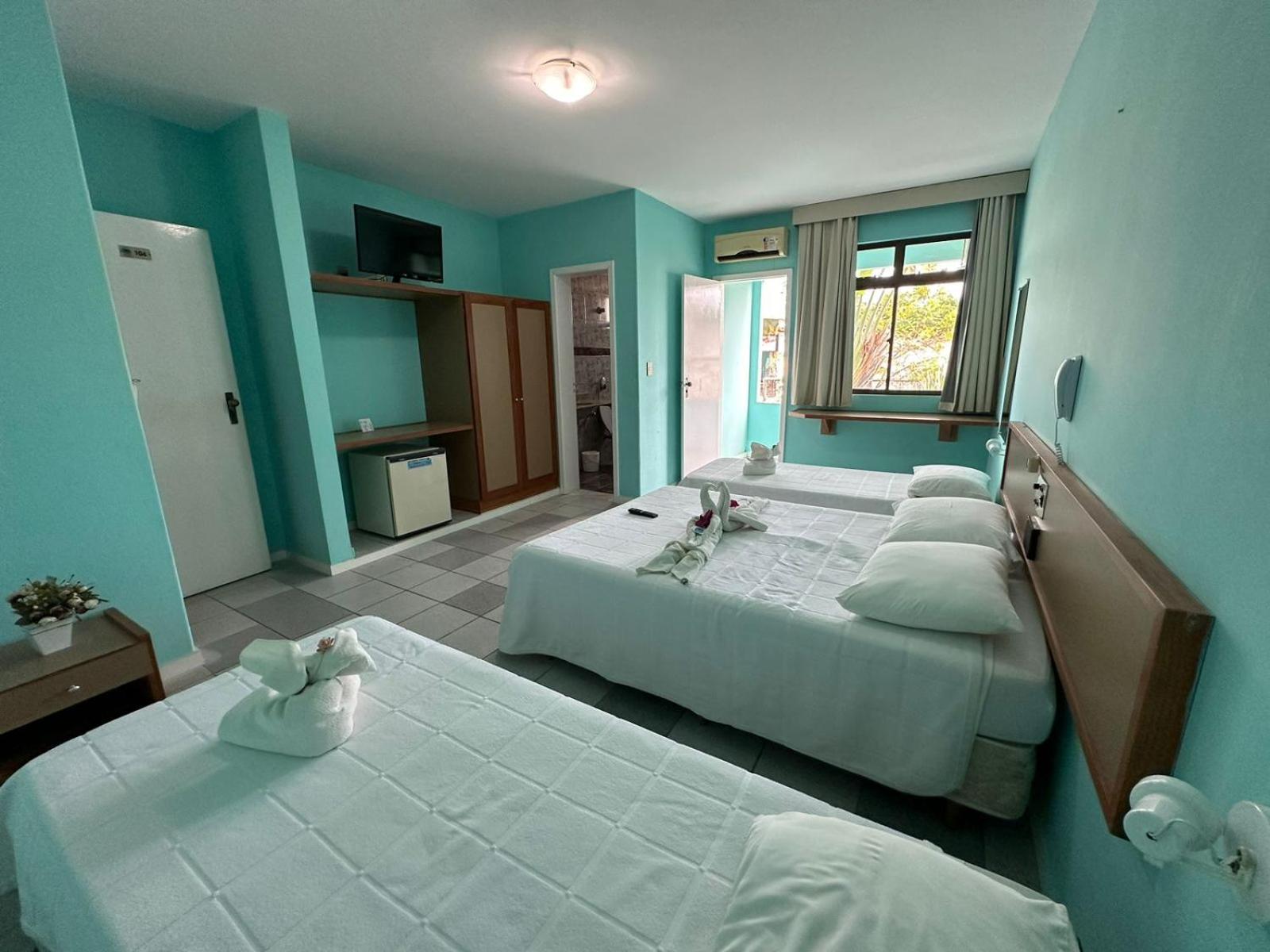 Quadruple Room with Balcony - Photo 3
