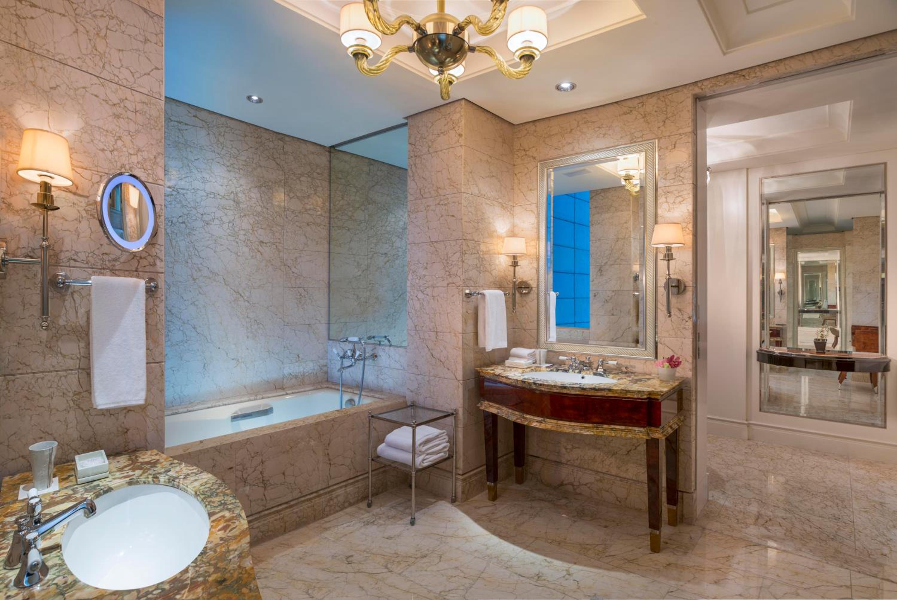 Lady Astor, Larger Guest Room, 2 Double Beds Lady Astor, Larger Guest Room, 2 Double Beds