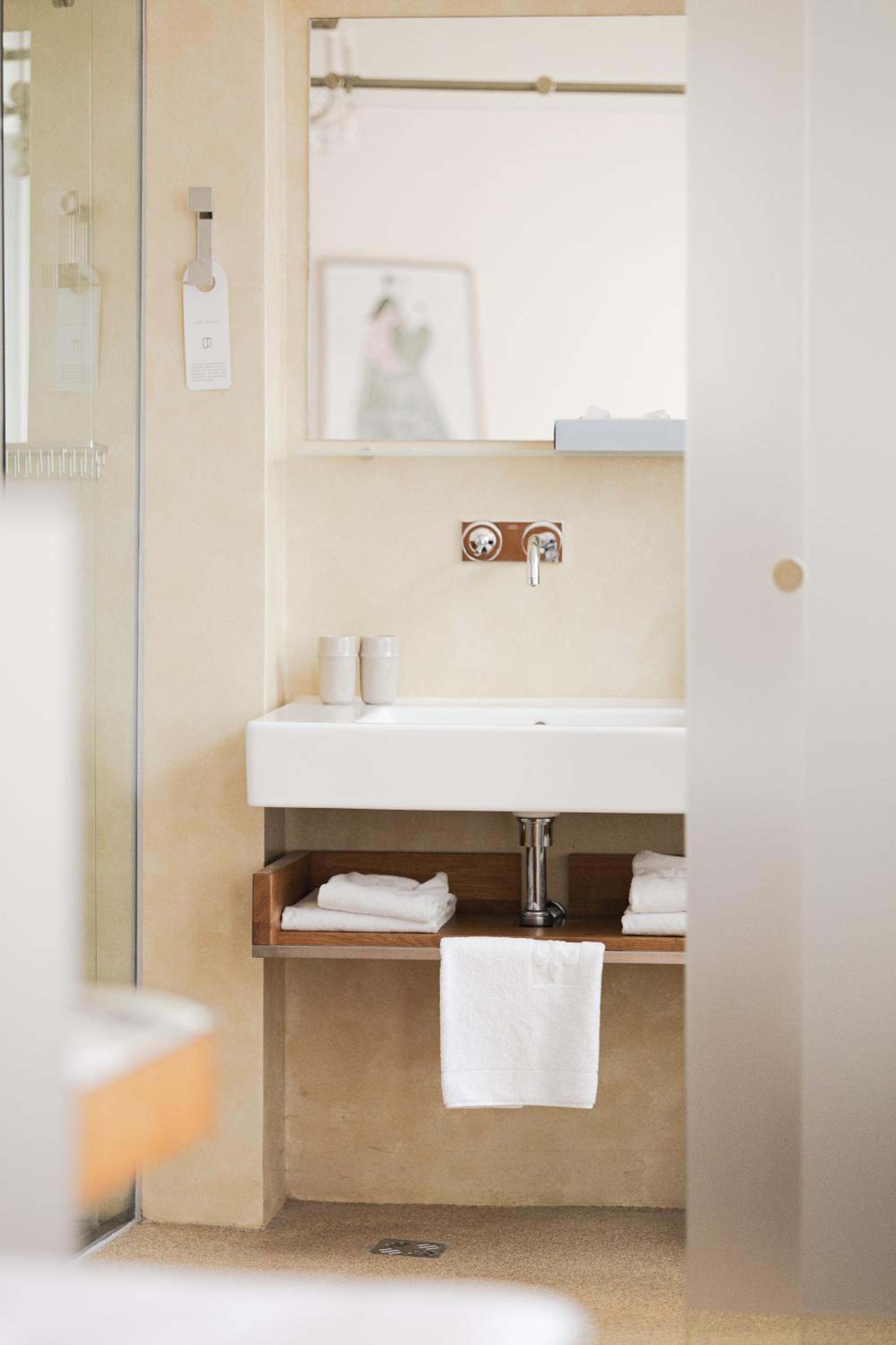 Double Room - Photo 12