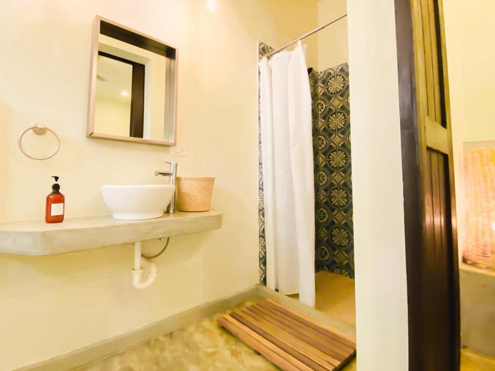 Deluxe King Room photo 3