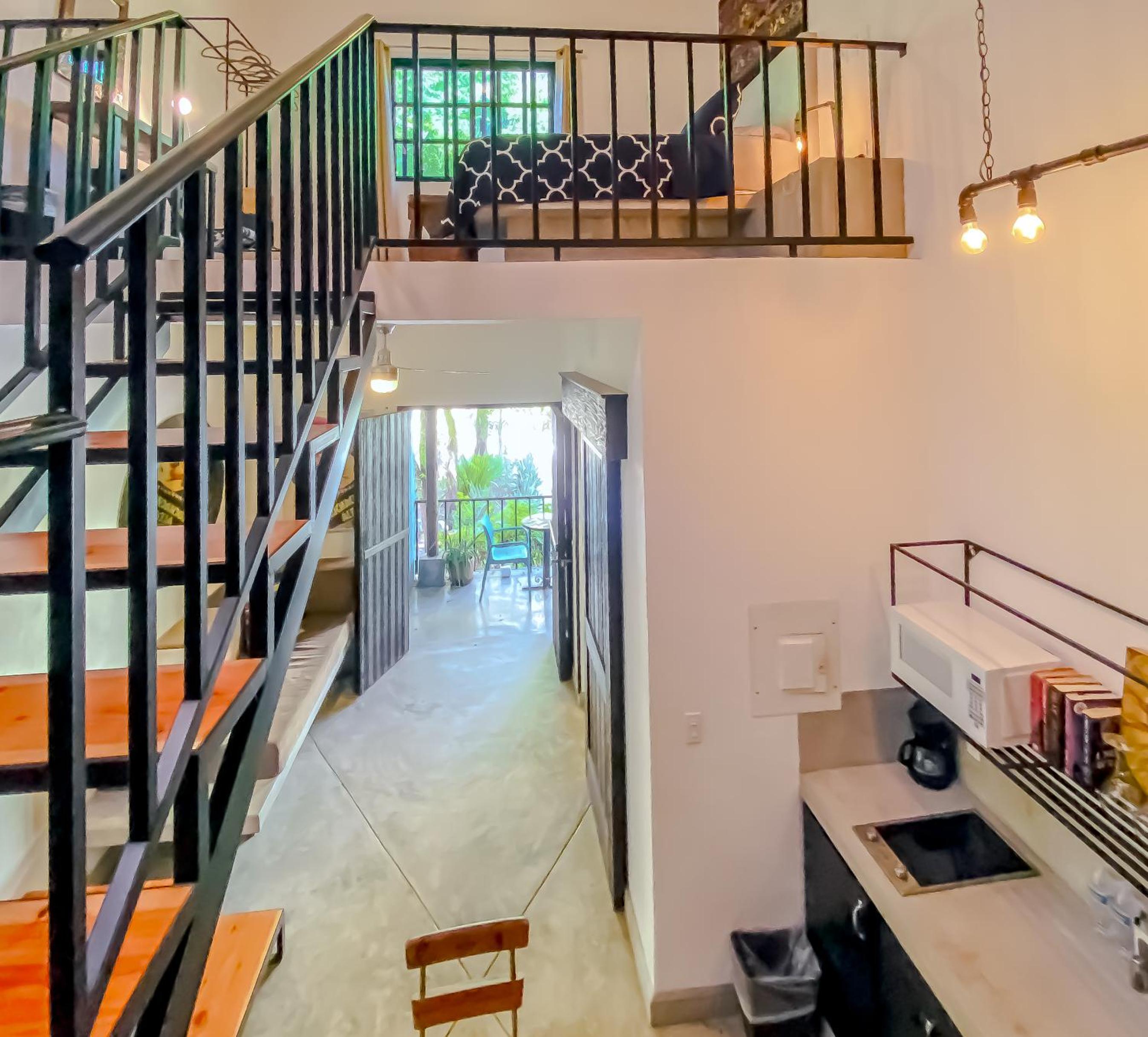 Apartment - Split Level photo 2