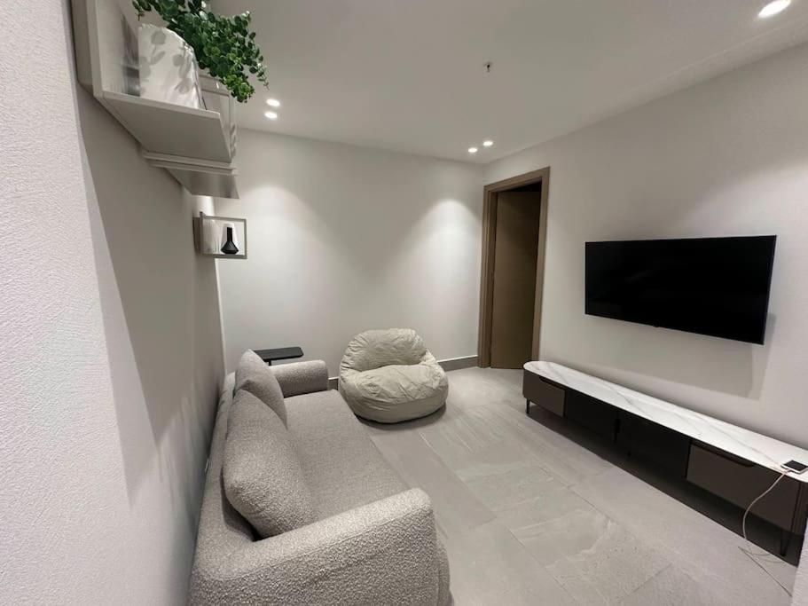 Apartment photo 2