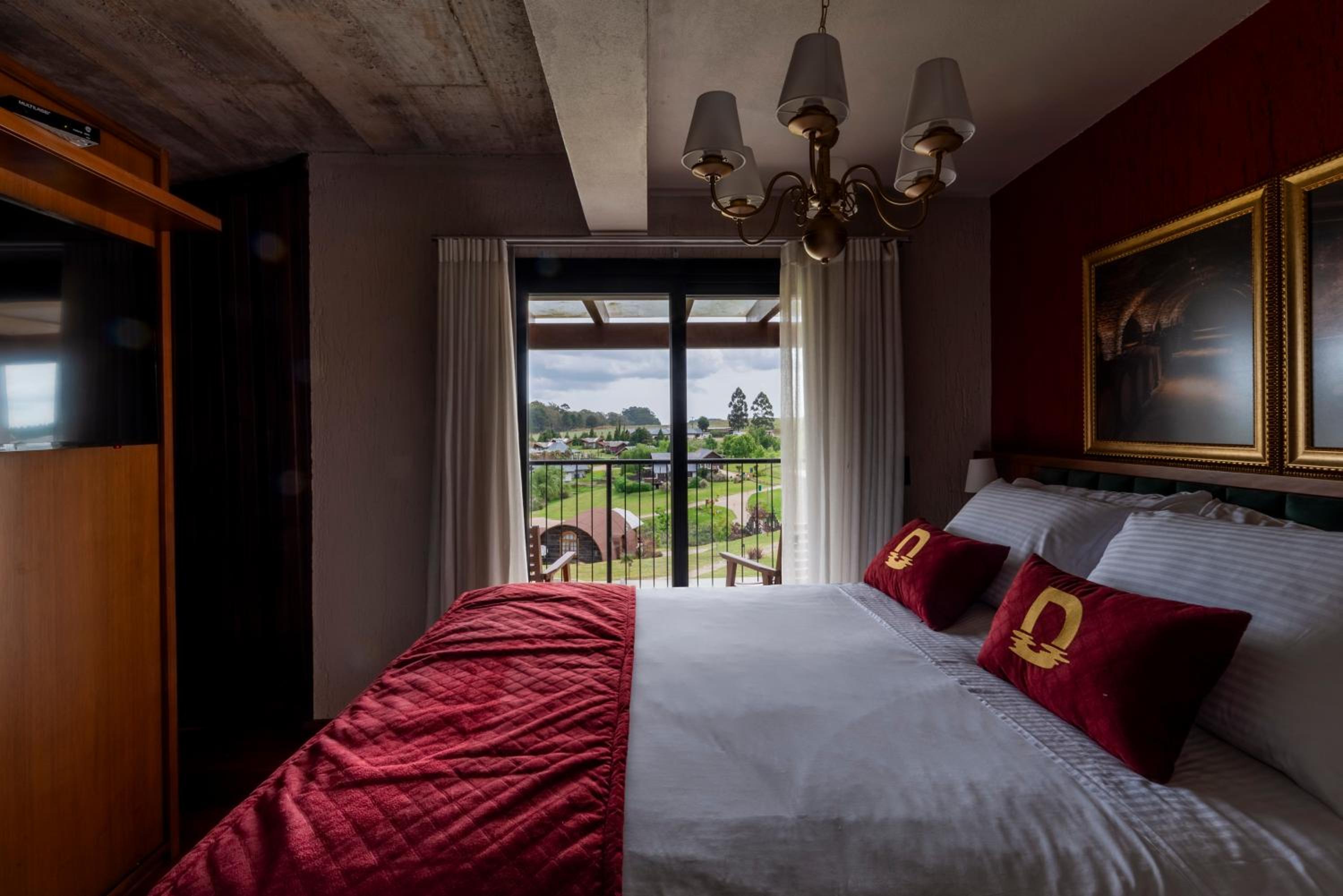 Deluxe King Suite photo 2