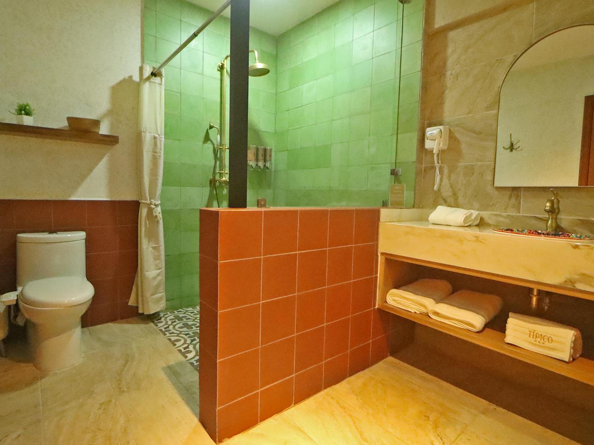 Deluxe King Suite photo 2