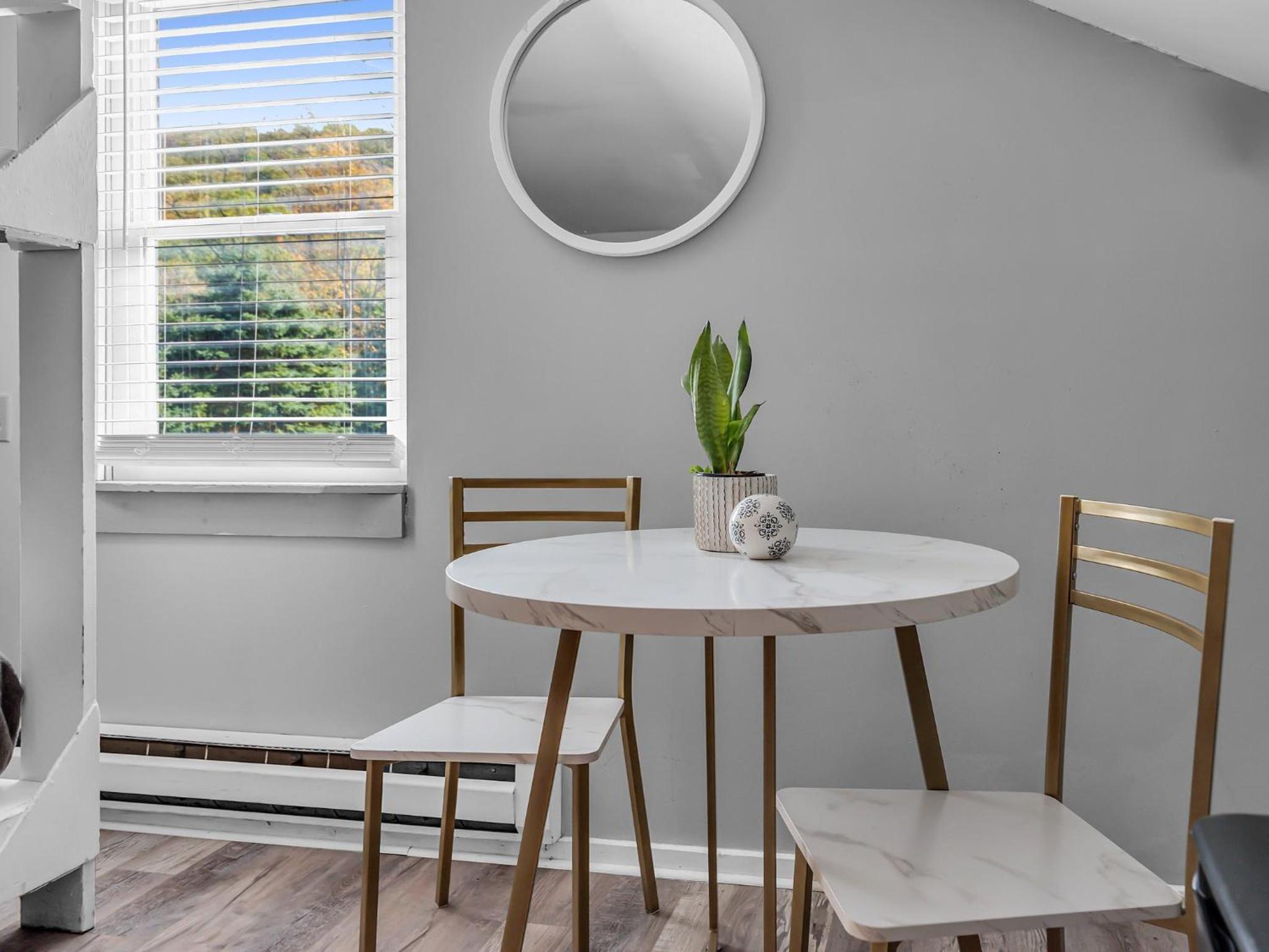 Deluxe Family Room - Photo 8