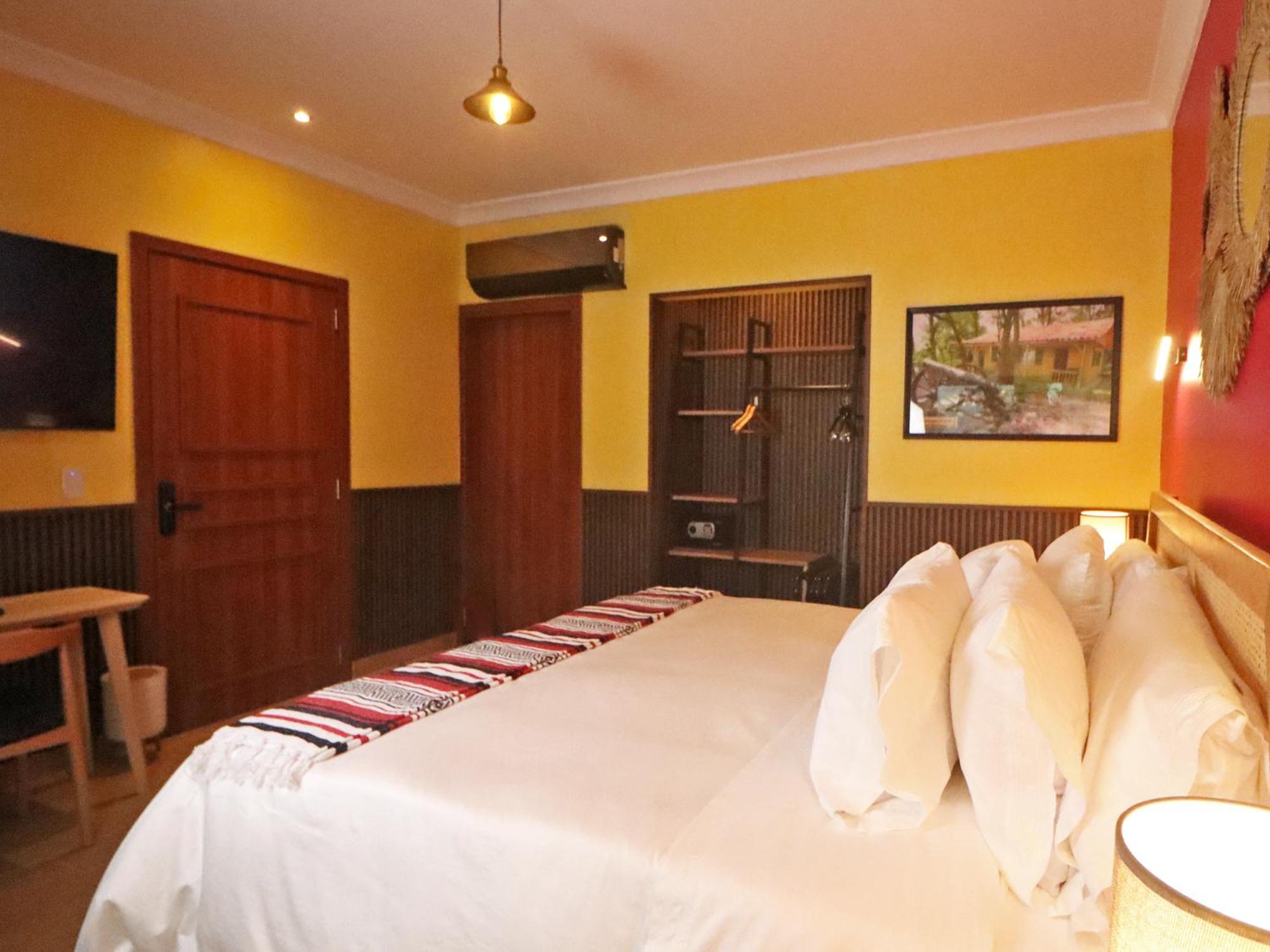 Deluxe King Room photo 3