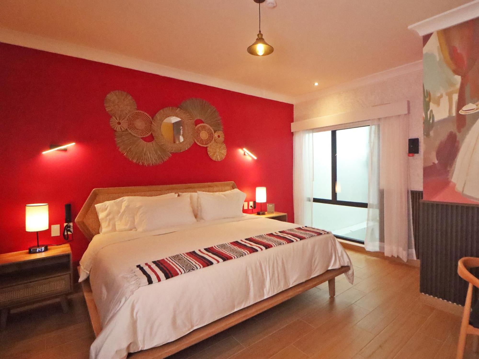 Deluxe King Room photo 1