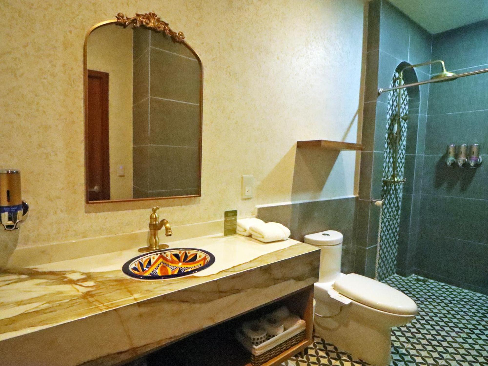 Deluxe King Room photo 2