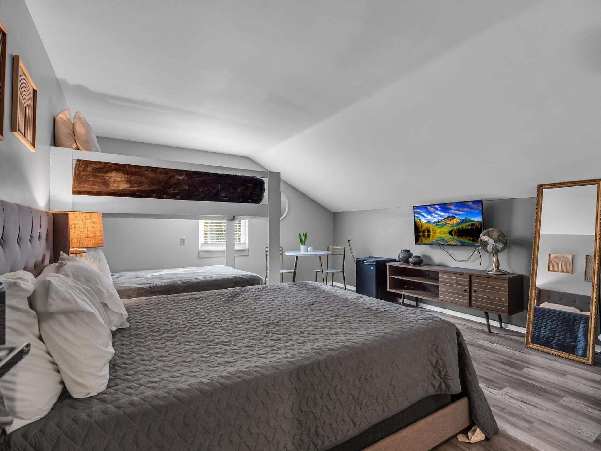 Deluxe Family Room - Photo 1