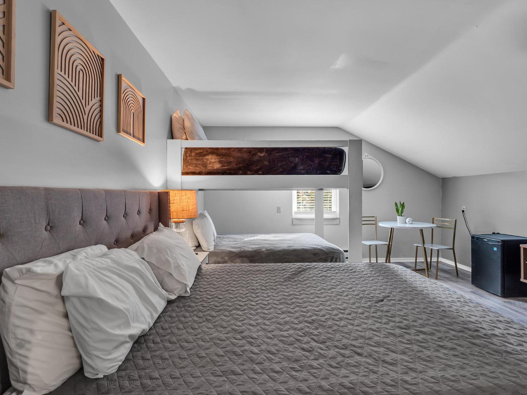 Deluxe Family Room - Photo 9