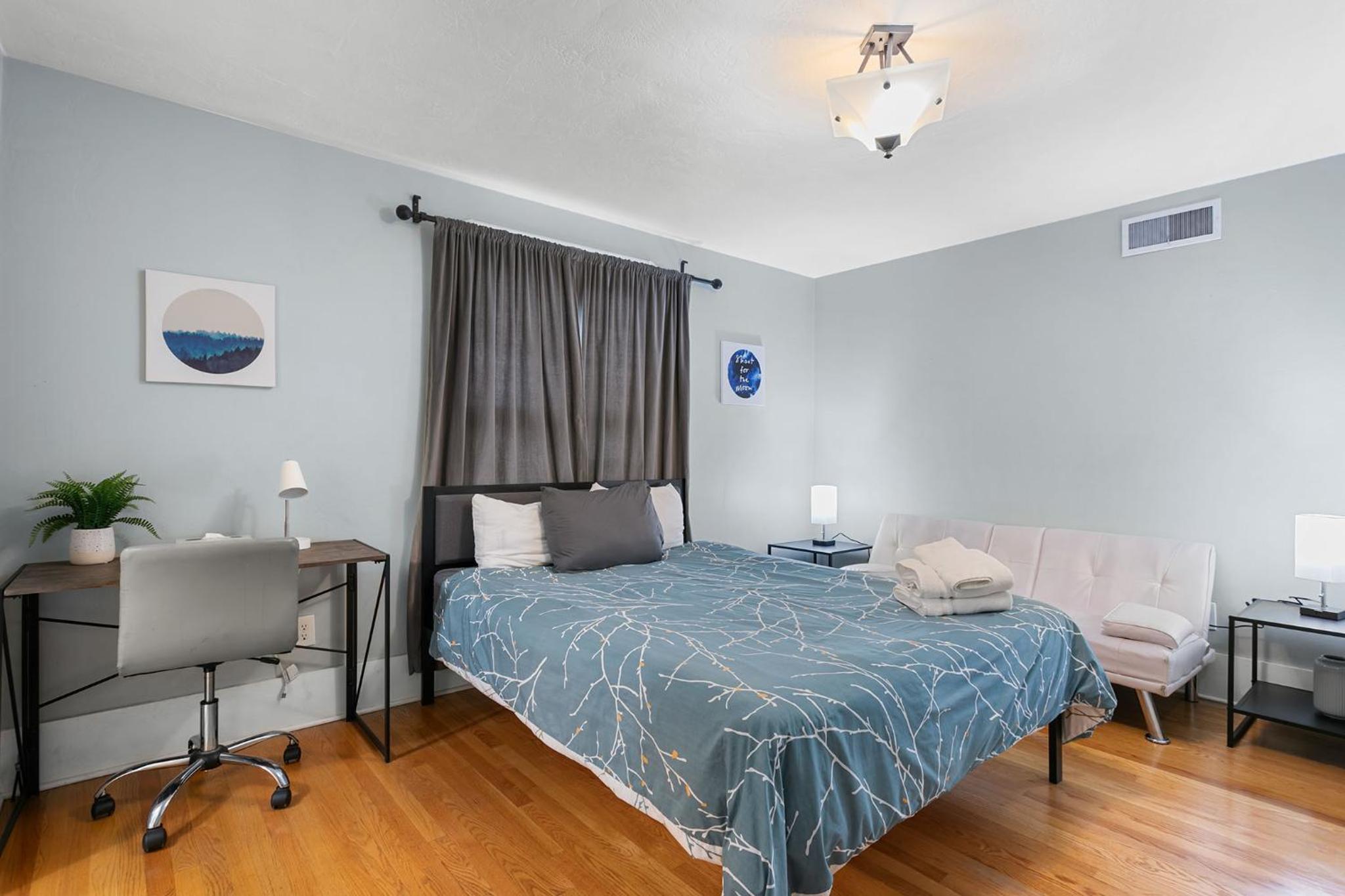 Four-Bedroom House photo 2