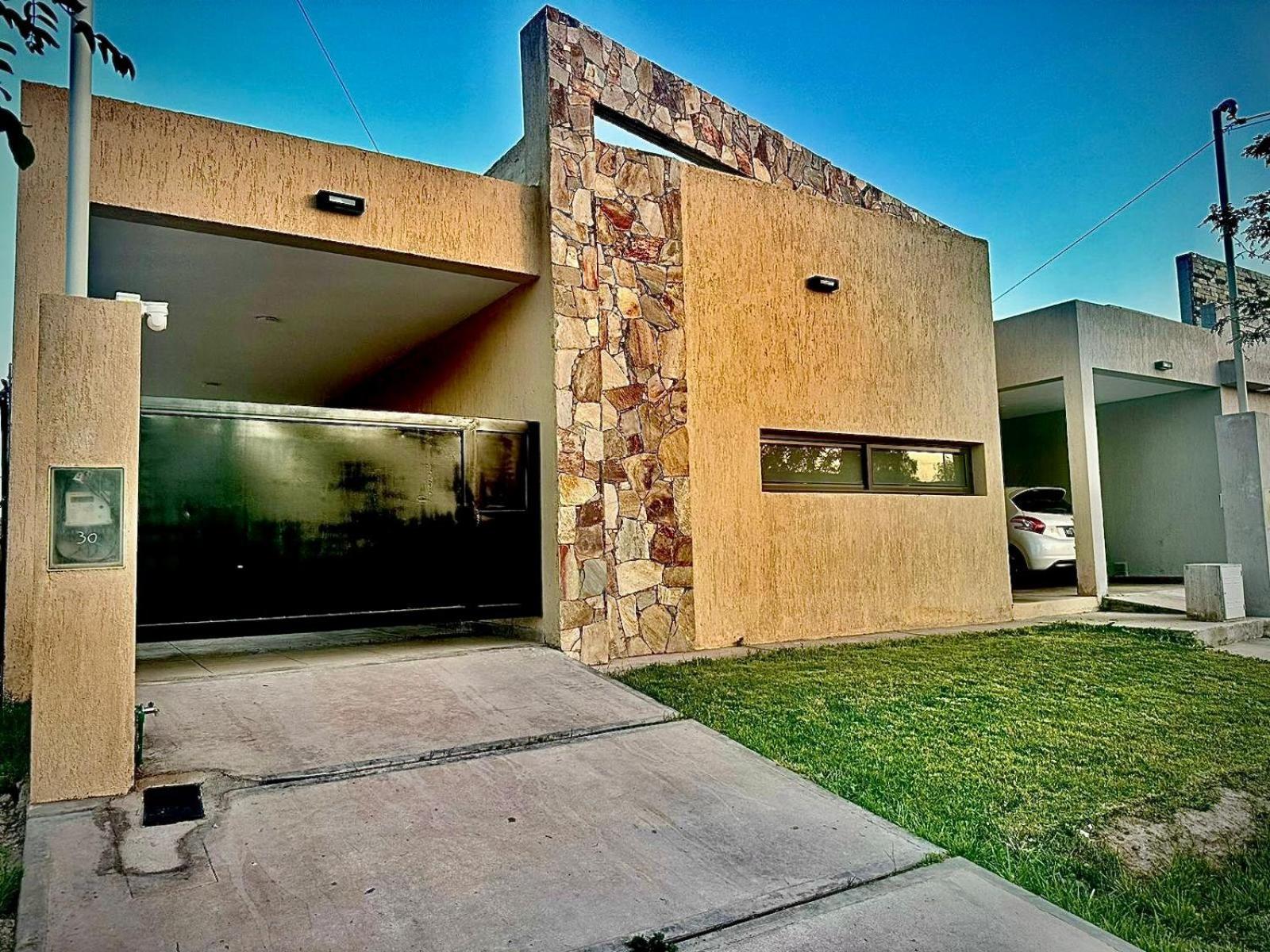Three-Bedroom House photo 2
