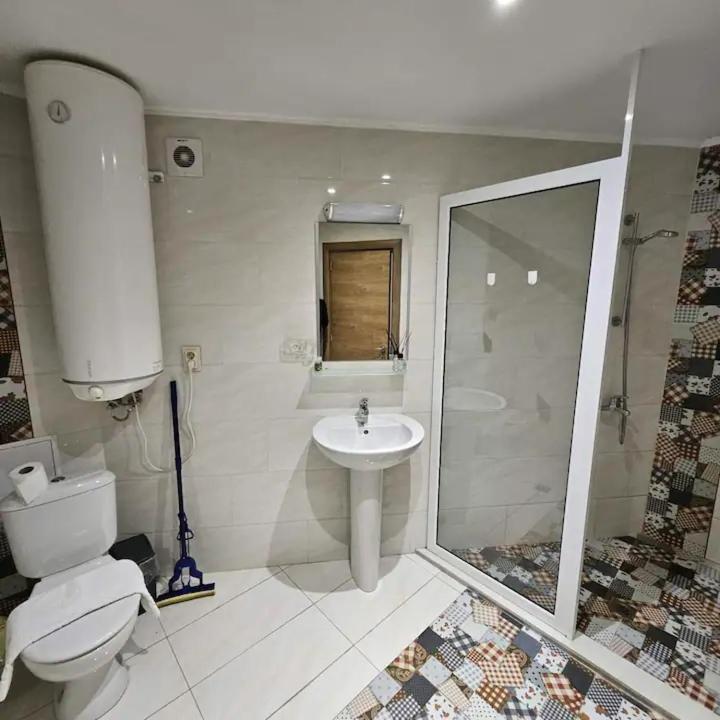 Three-Bedroom Apartment photo 2