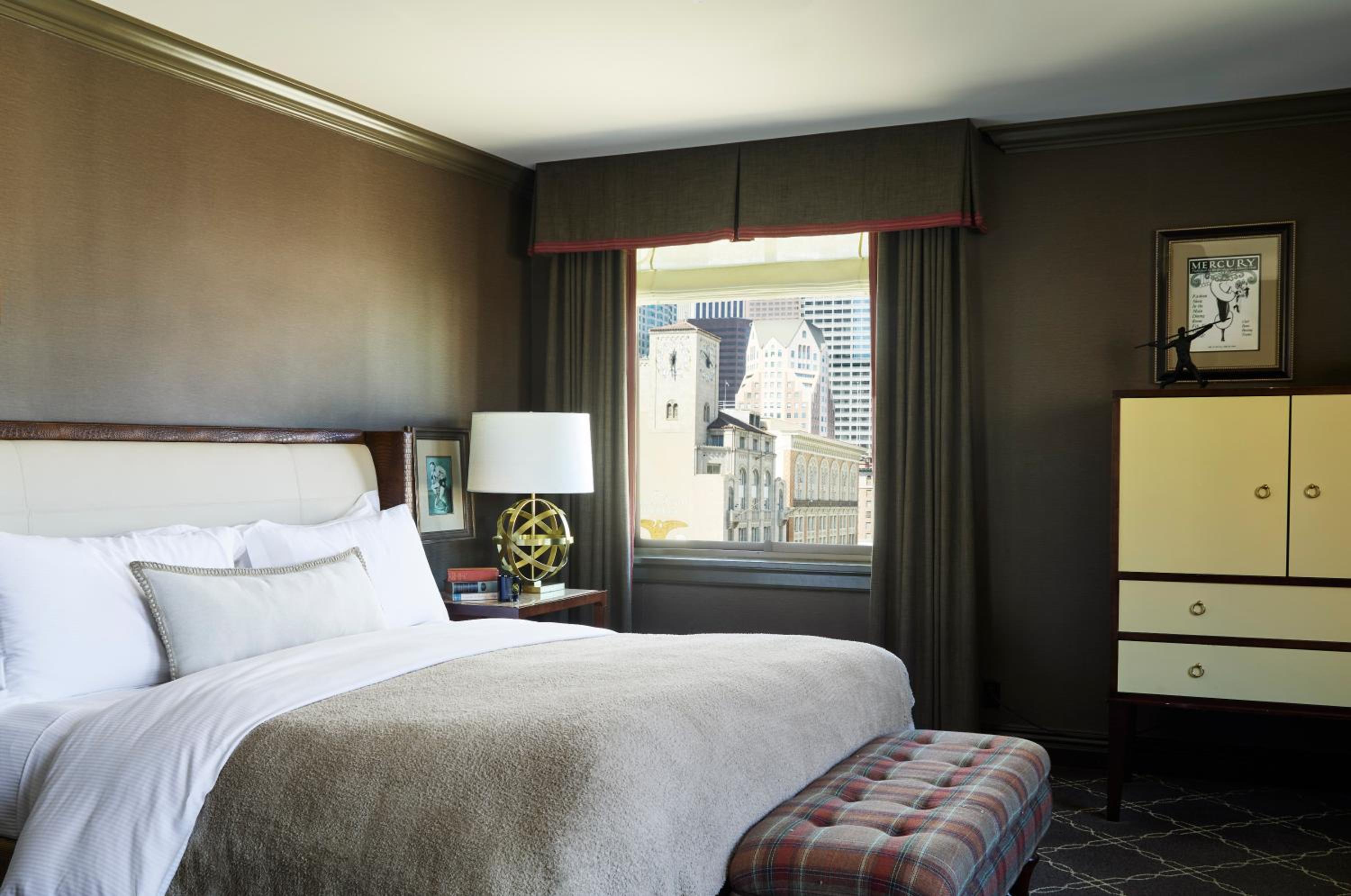 Deluxe Queen Room