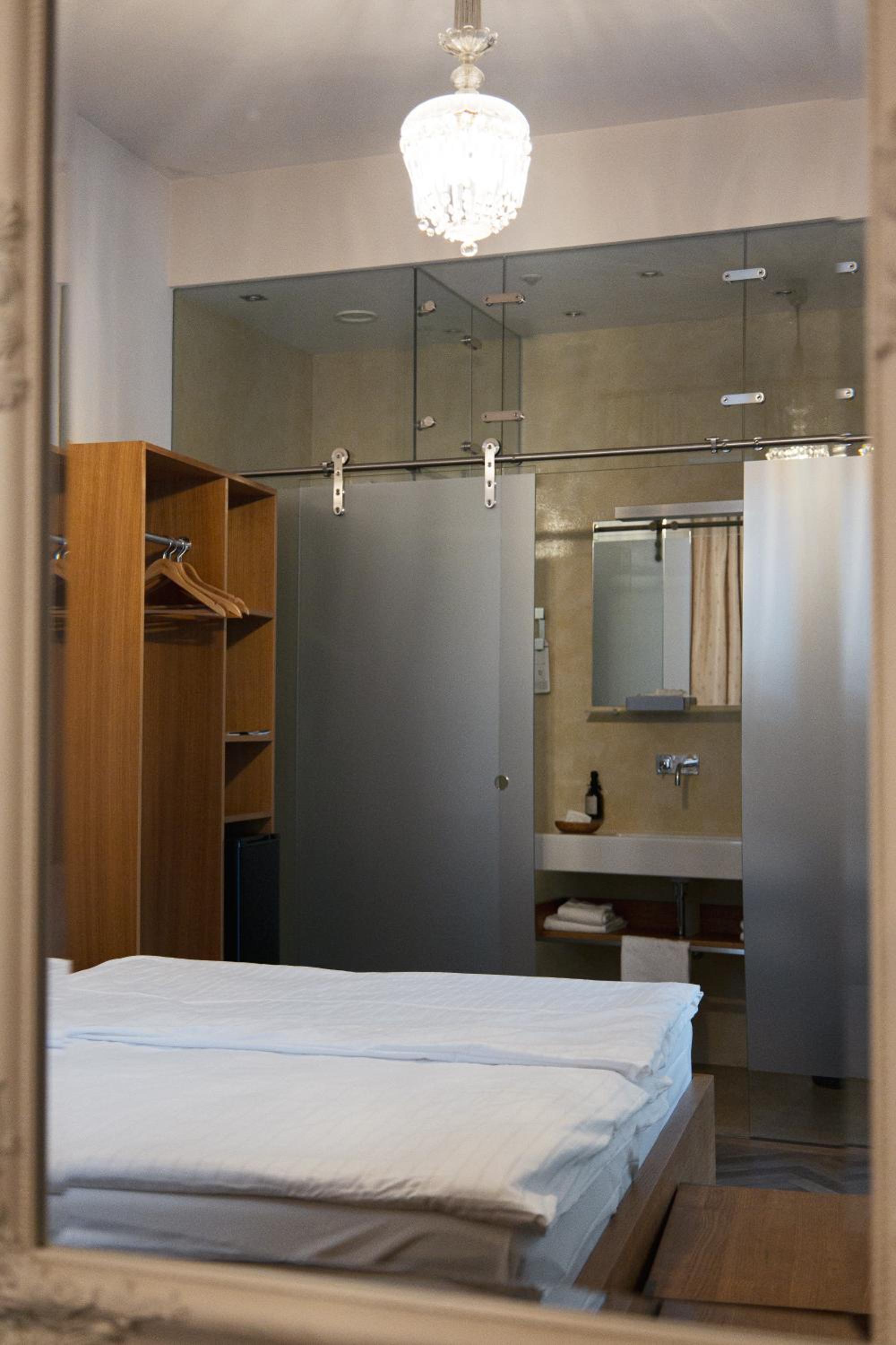 Budget Double Room - Photo 2