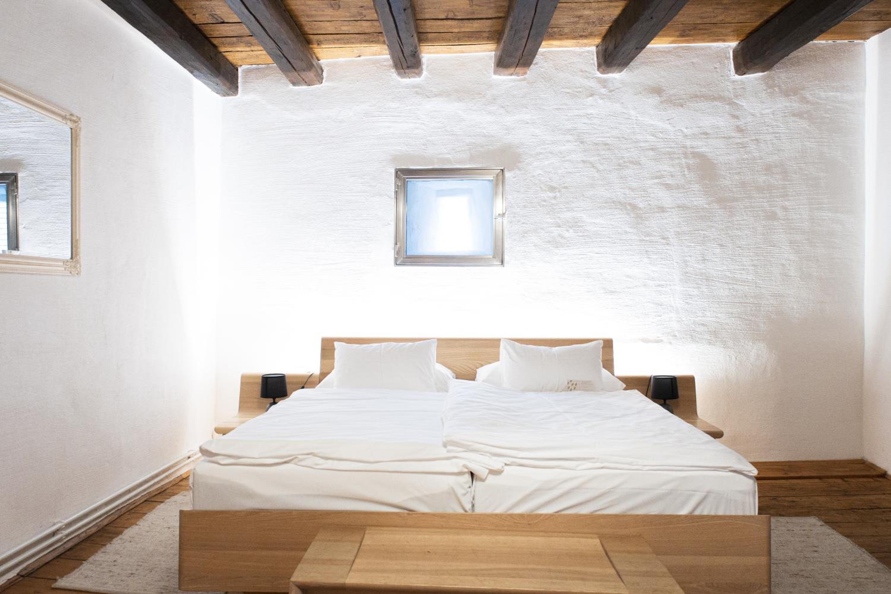 Large Double Room - Photo 2
