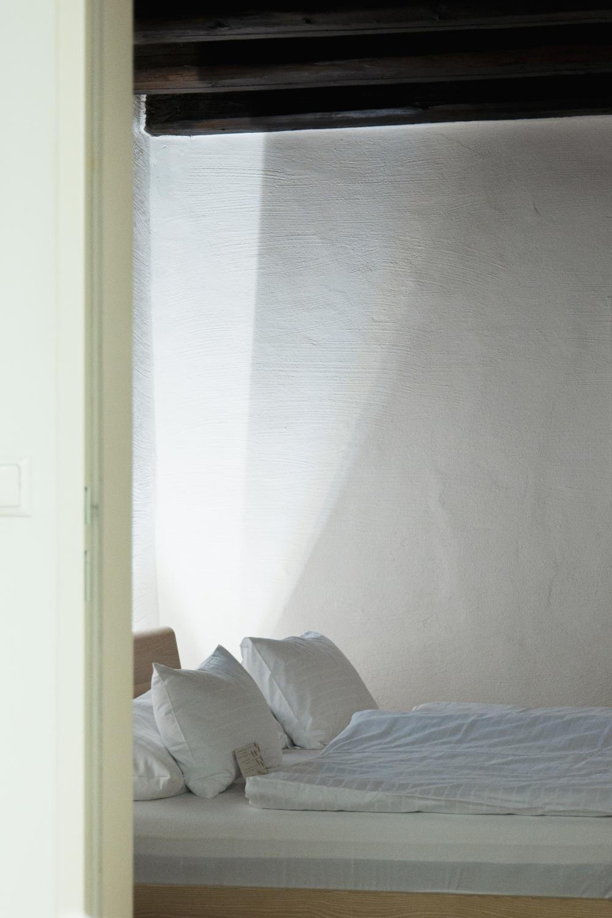 Large Double Room - Photo 4