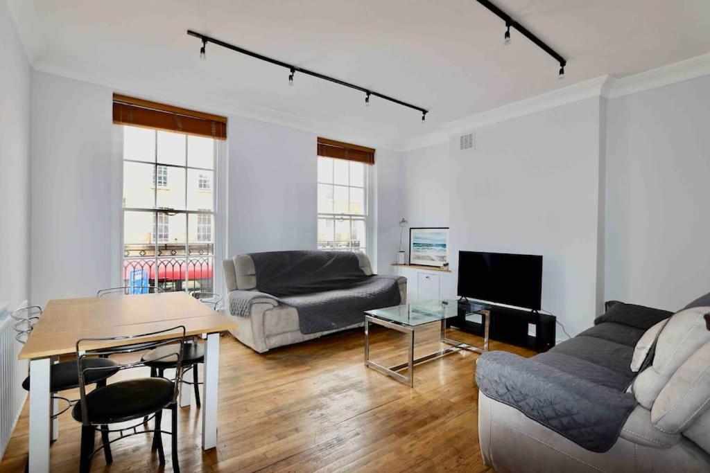 Three-Bedroom Apartment photo 1