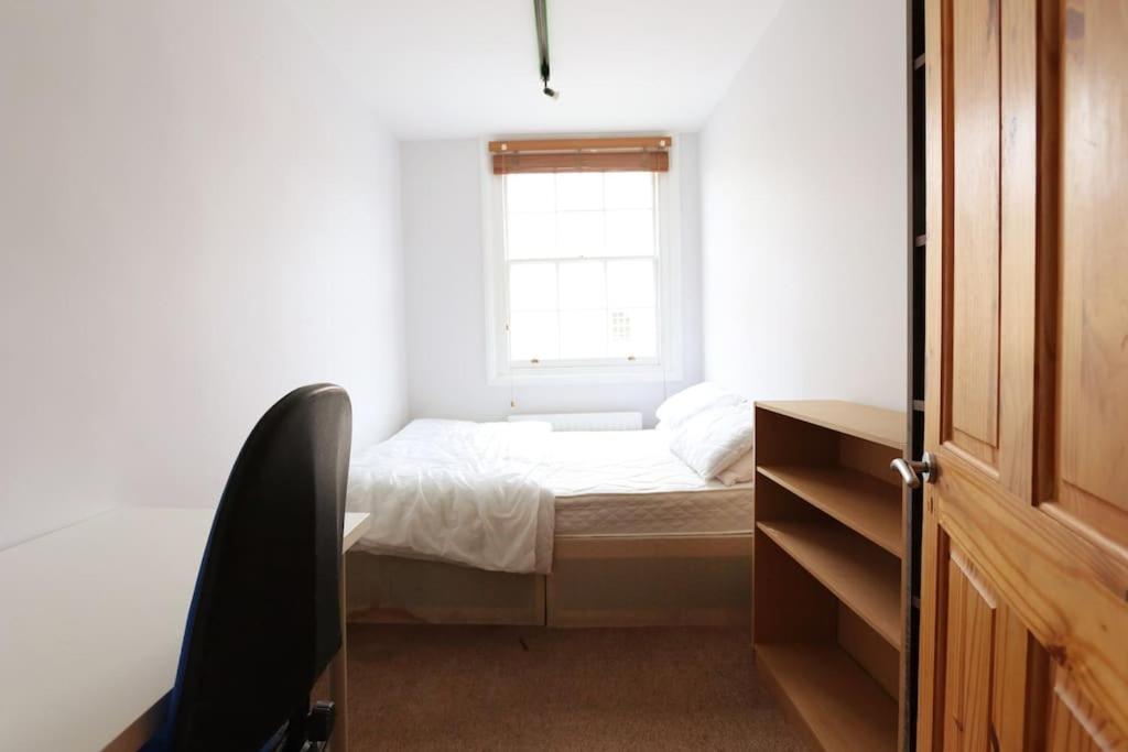 Three-Bedroom Apartment photo 2