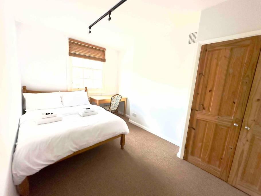 Three-Bedroom Apartment photo 3