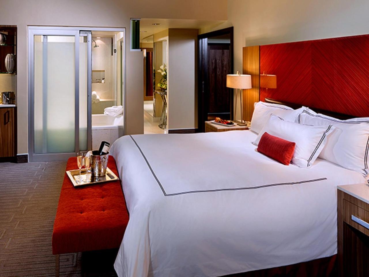 West Tower Gold Suite - Non-Smoking - Photo 1