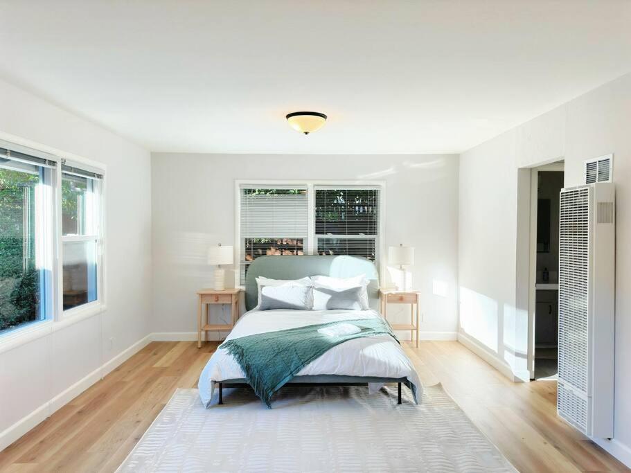 Three-Bedroom House photo 1
