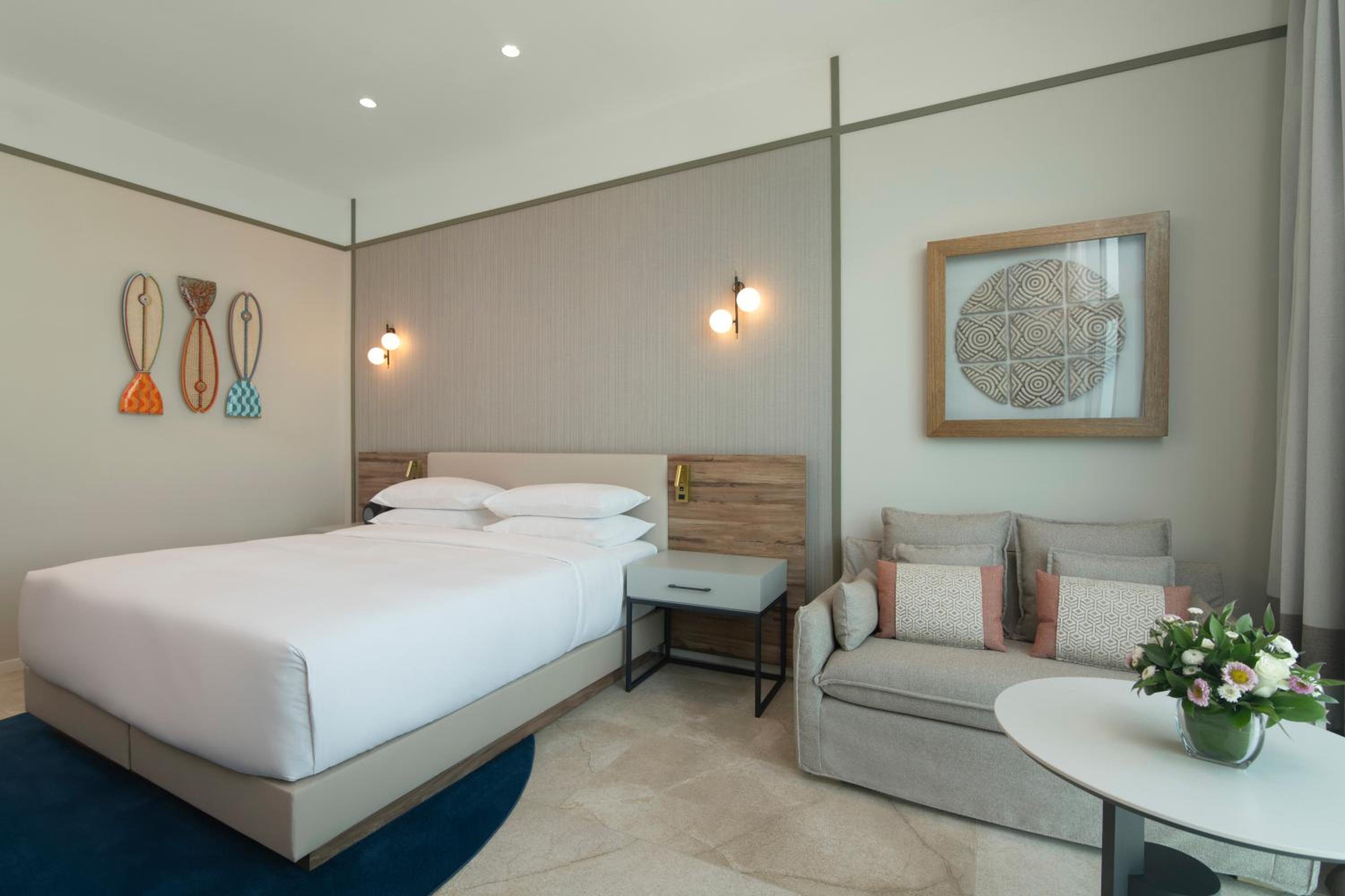 Deluxe King Room with Roll In Shower - Mobility Accessible