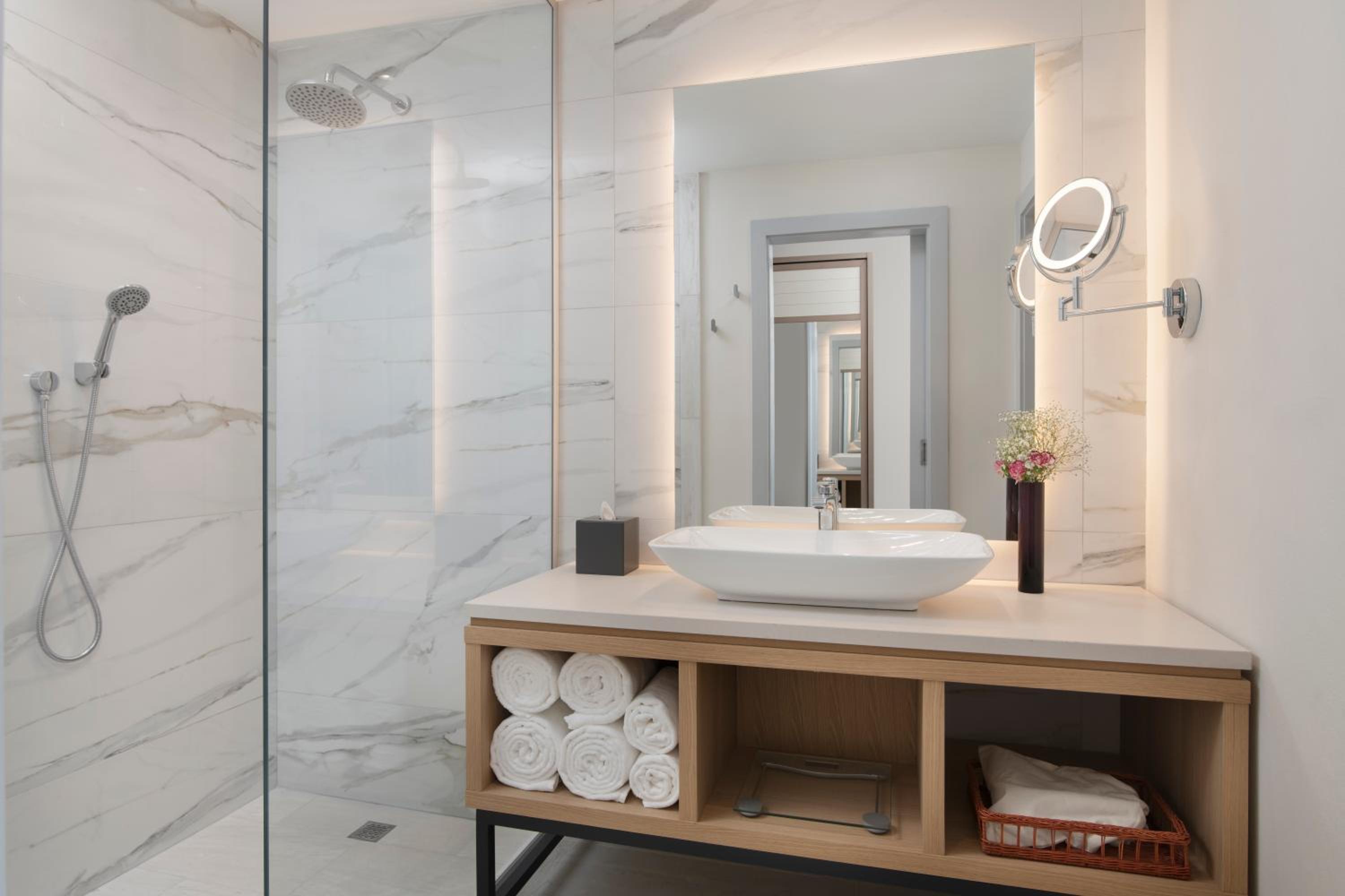 Deluxe Room with Two Double Beds - High Floor