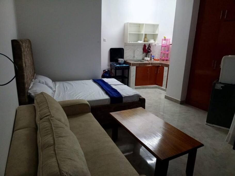One-Bedroom Apartment photo 1