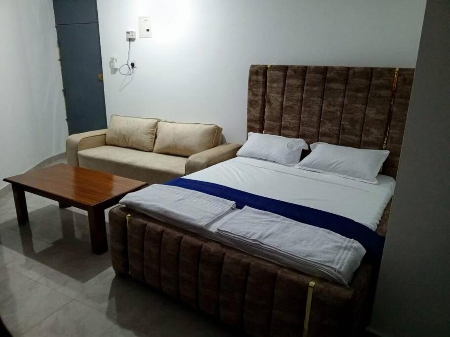 One-Bedroom Apartment photo 2