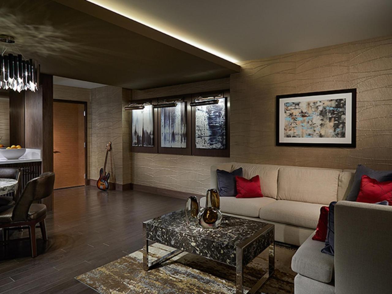 East Tower Gold Suite - Non-Smoking - Photo 4