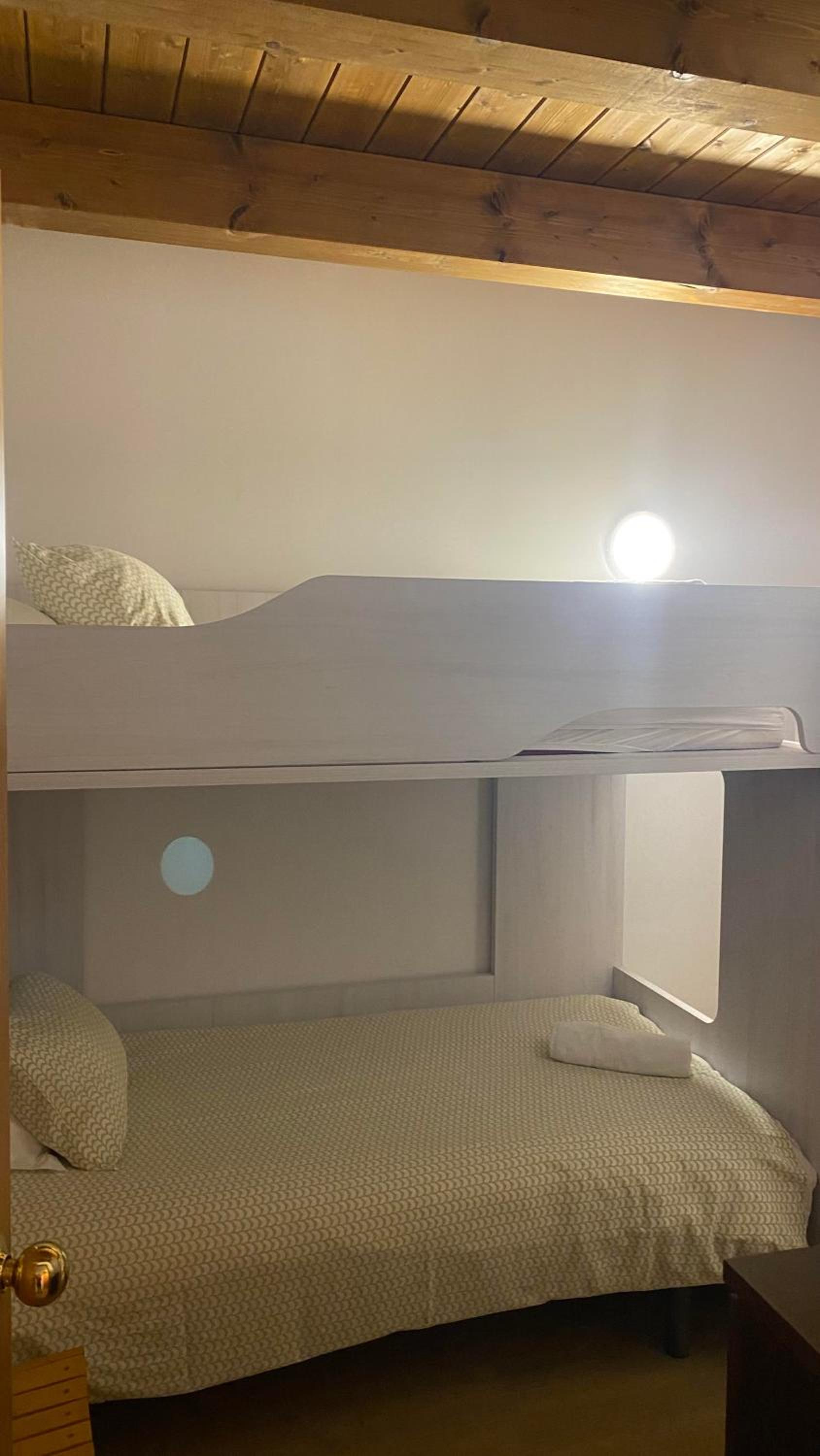 Two-Bedroom Apartment (4-5 Adults) photo 2