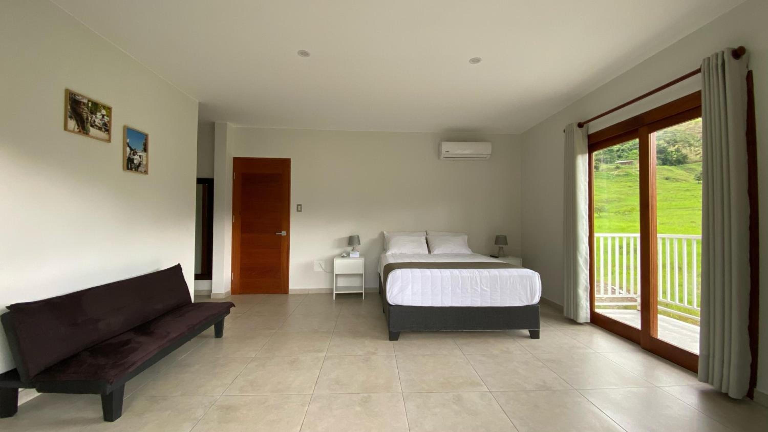 Standard Queen Room photo 3