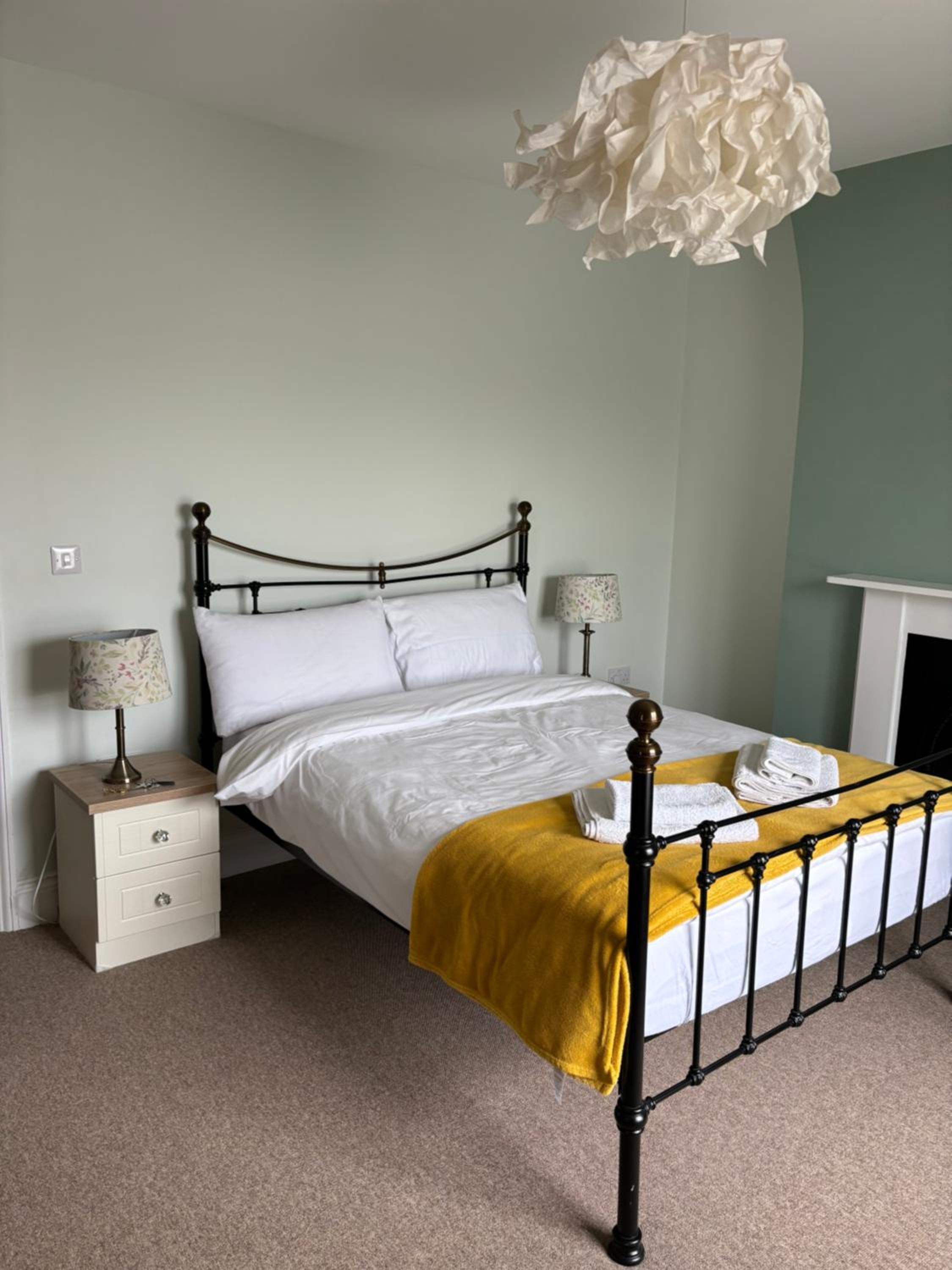 Two-Bedroom House - Photo 18