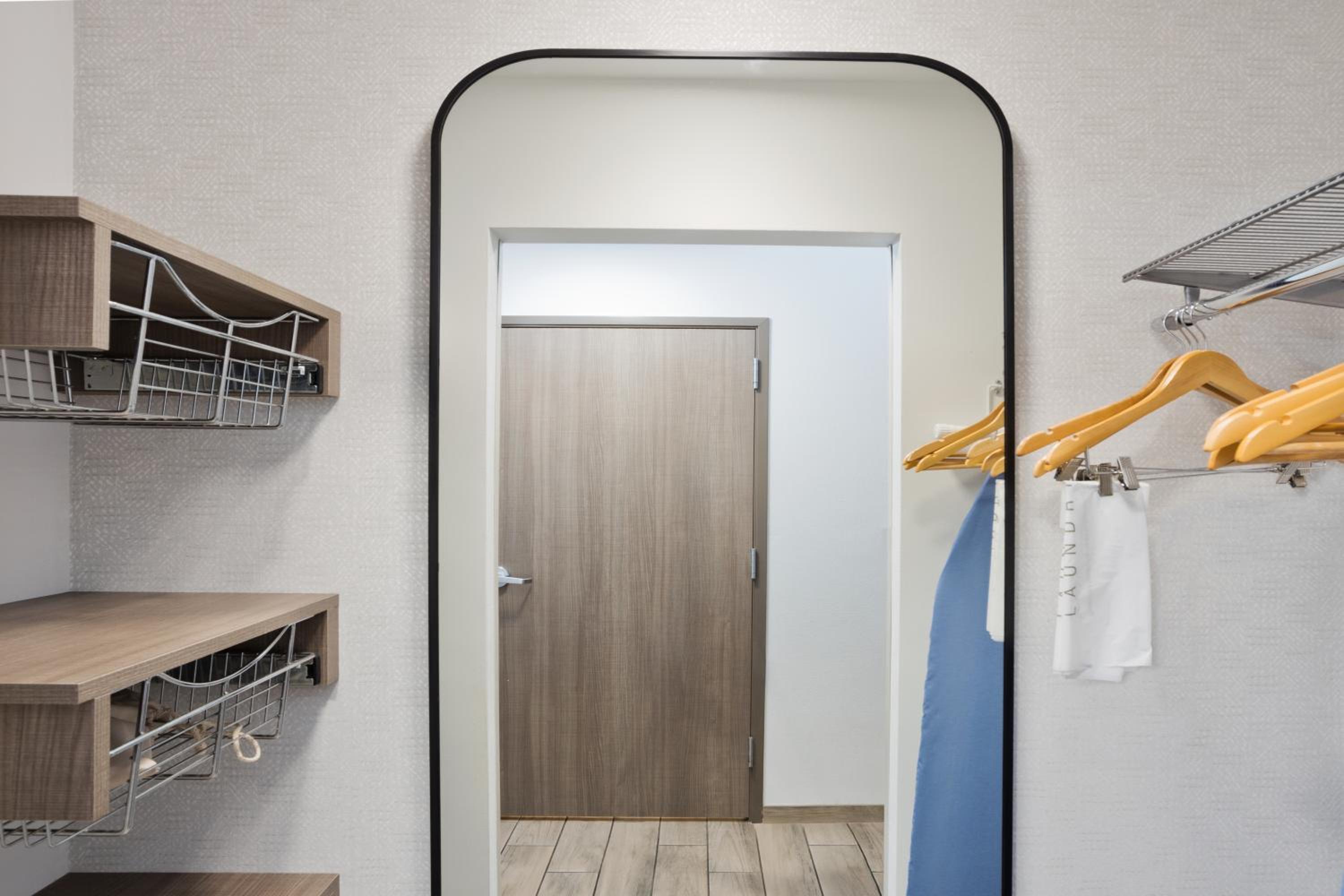 King Room with Tub - Mobility and Hearing Access