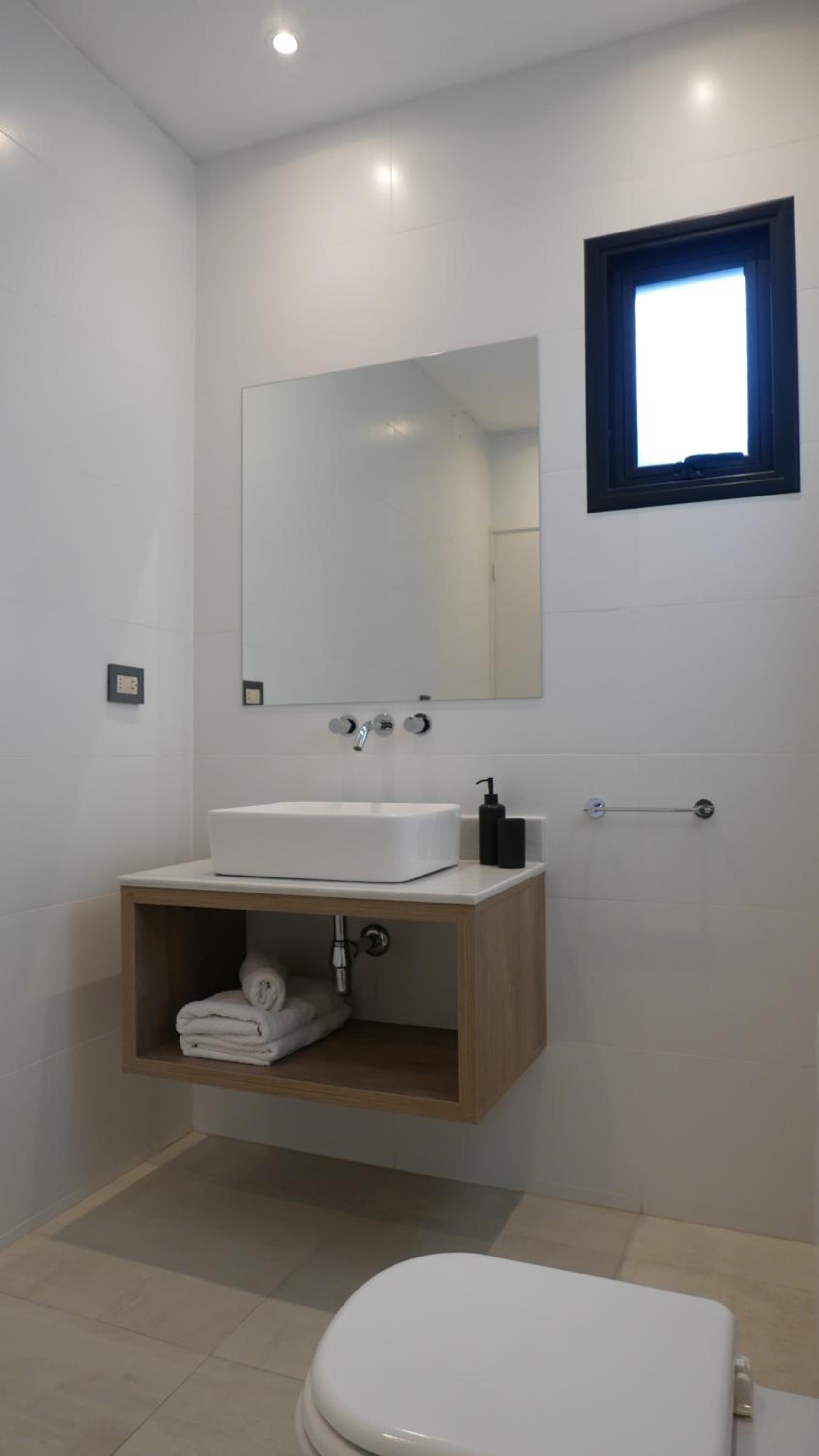 Double or Twin Room with Private Bathroom photo 3