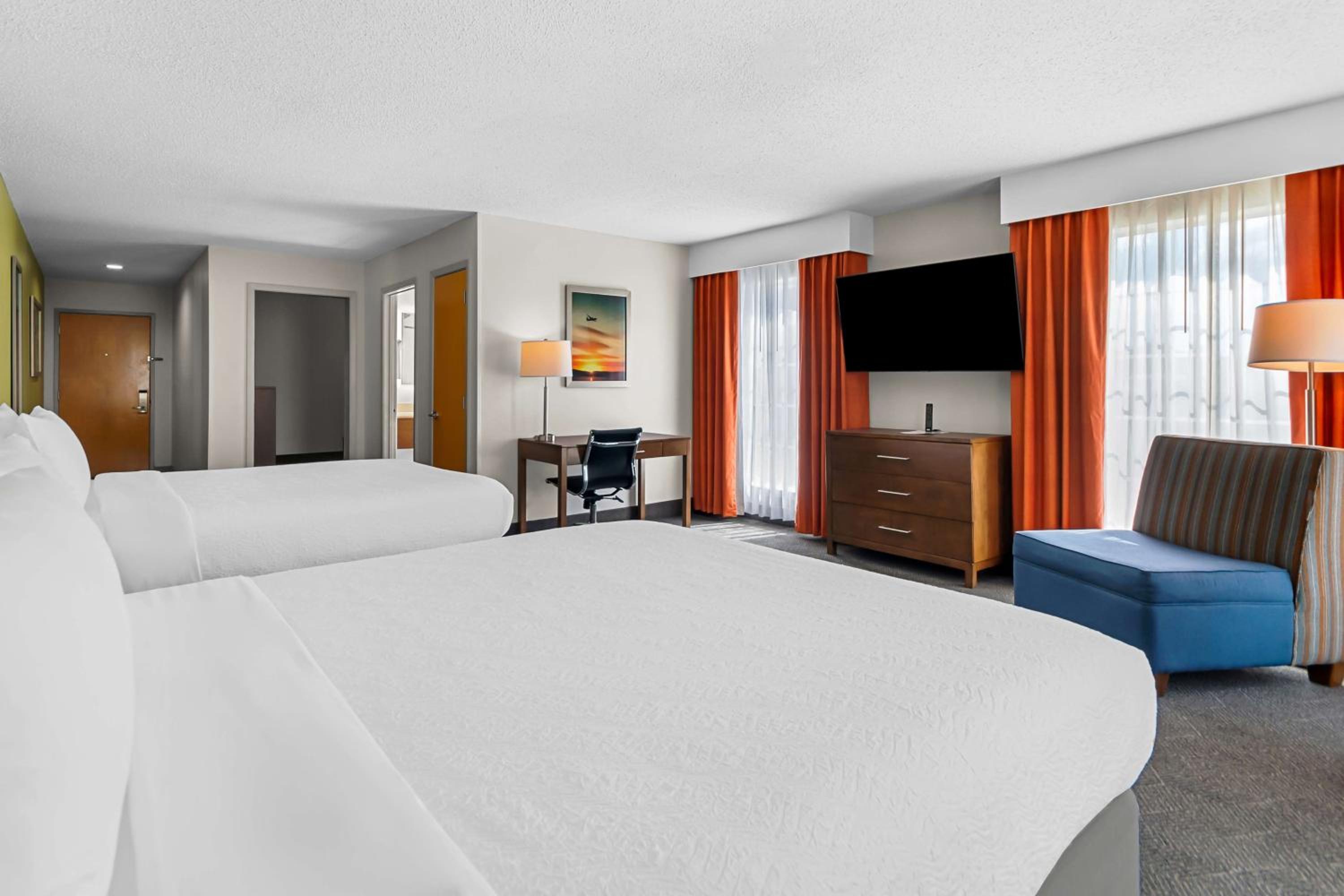 Queen Suite with Two Queen Beds and Sofa Bed - Photo 2