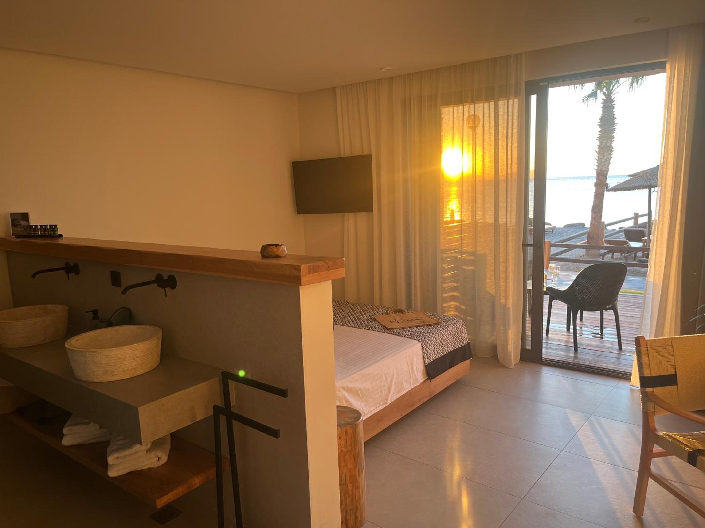 Deluxe Double Room with Balcony and Sea View