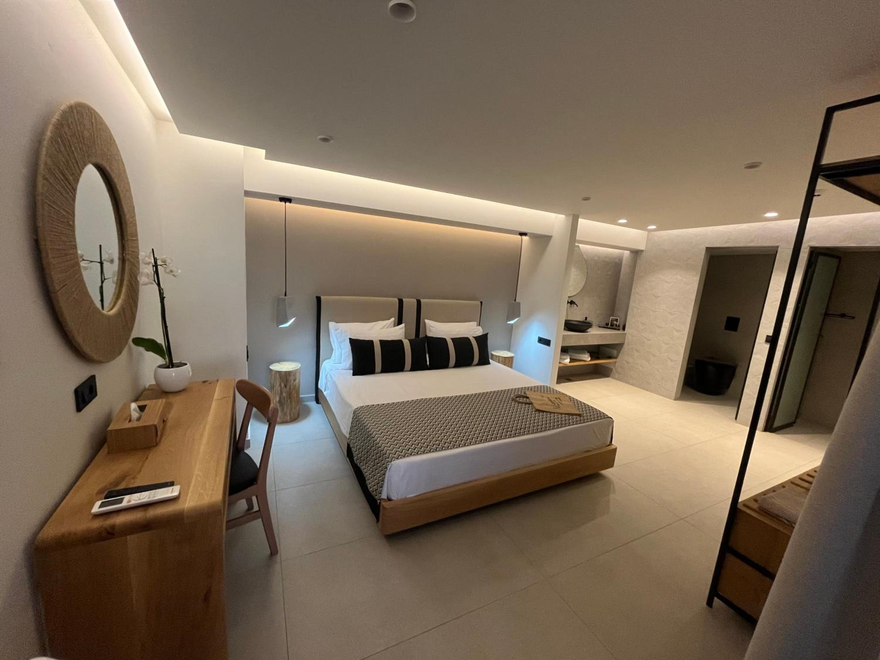 Deluxe Double Room with Balcony and Sea View
