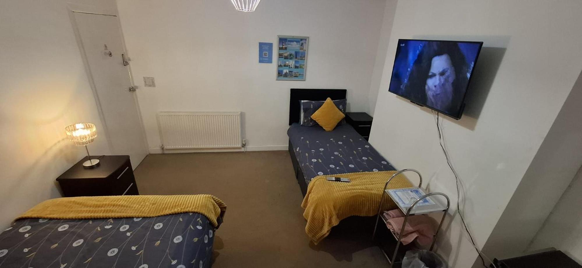 Room Three  - Photo 2