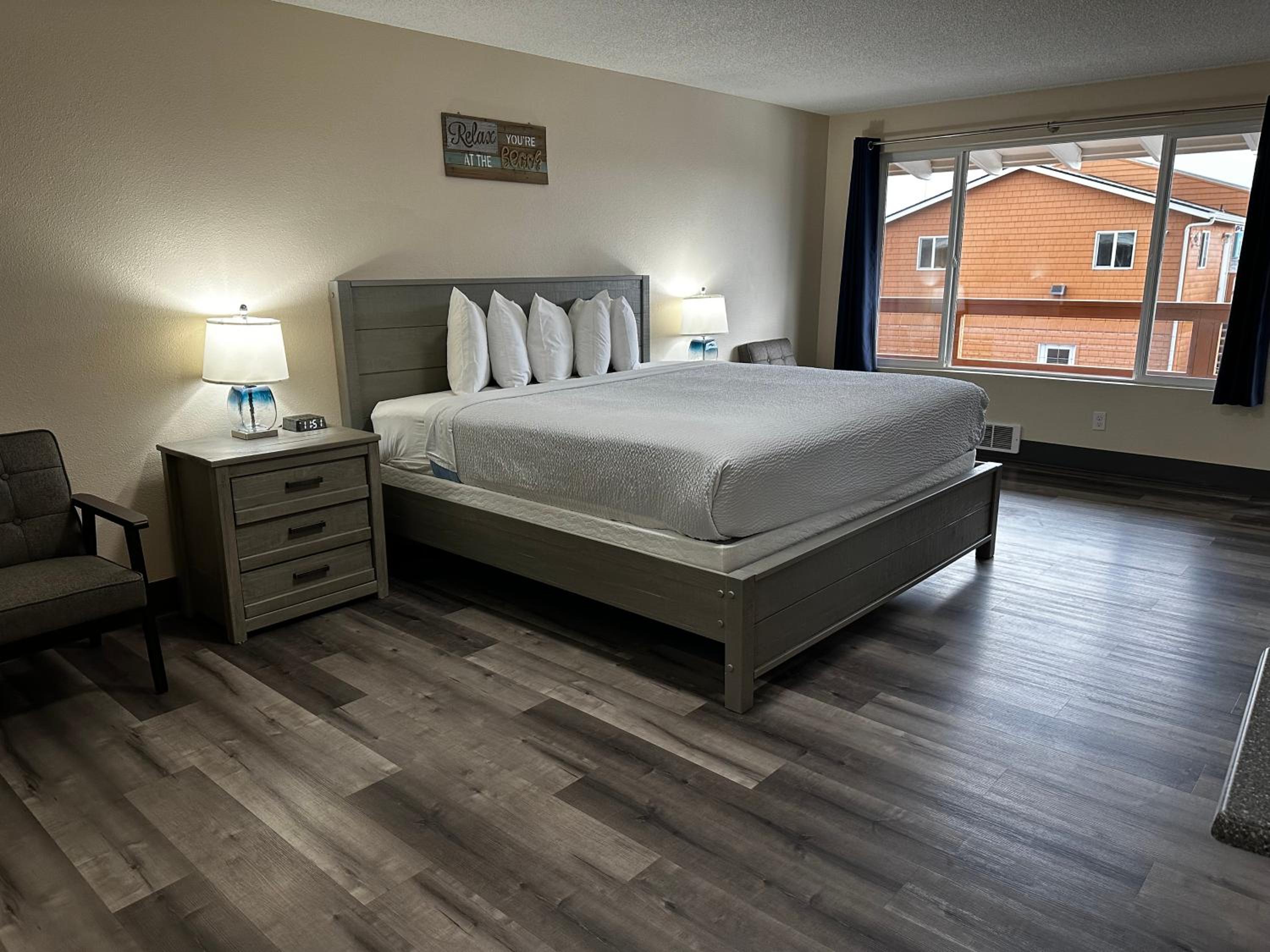 King Studio with Kitchenette and Twin Sleeper Sofa