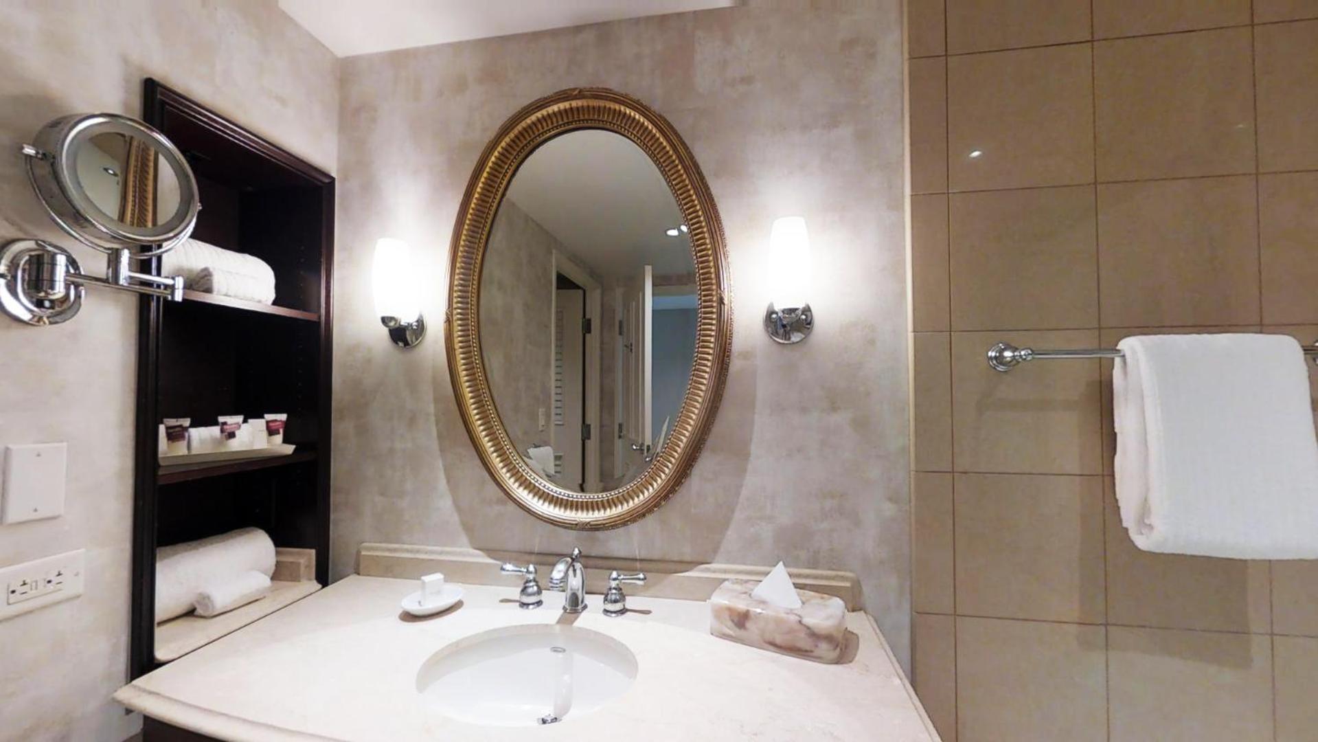 Harrah'S Premium Room, 1 King, River View - Photo 2