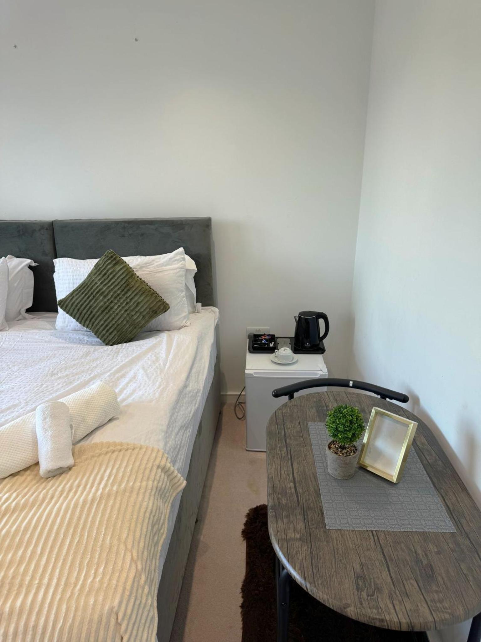 Double Room with Shared Bathroom photo 3