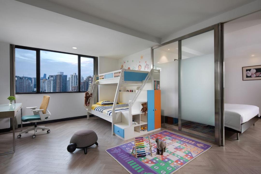 One-Bedroom King Suite with Kid Bed - Kids Theme