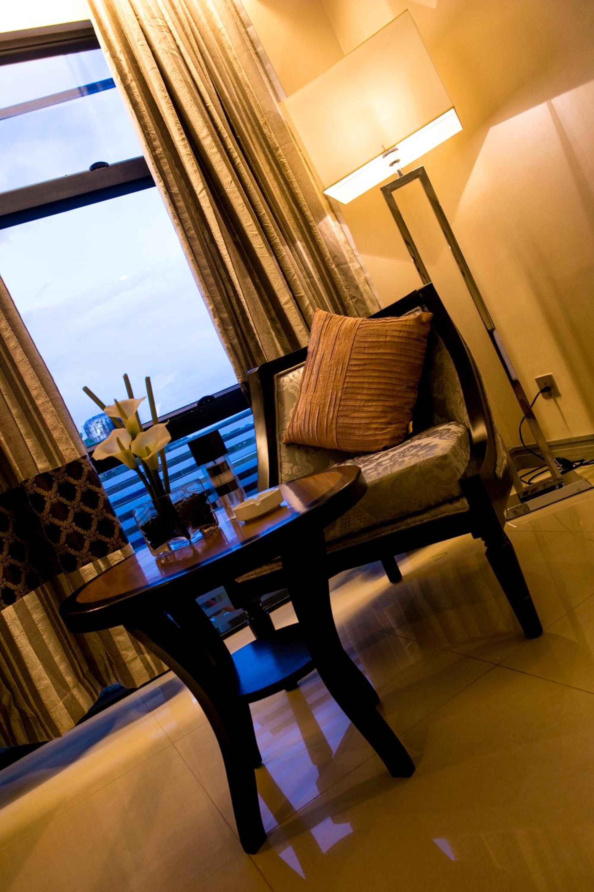 Deluxe King Room - Photo 4