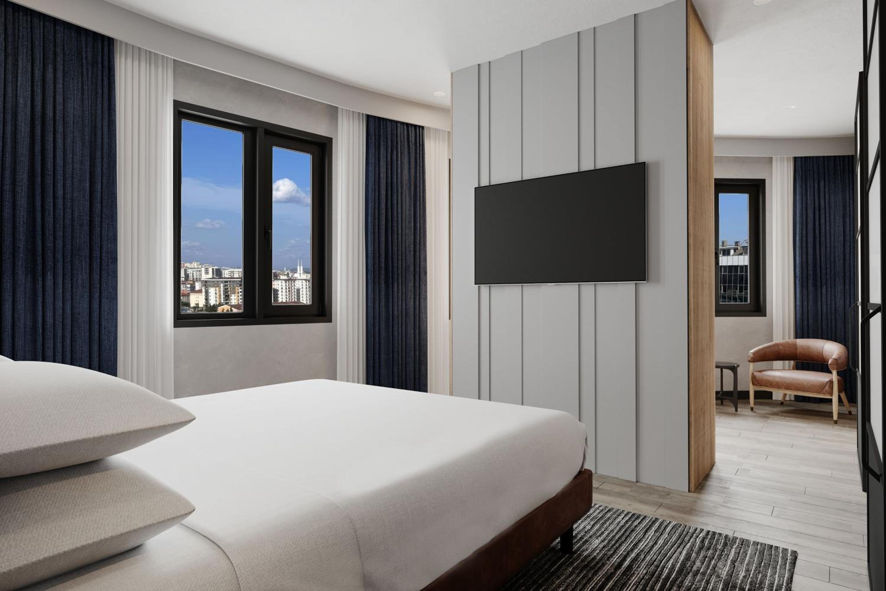 Premium Panoramic King Suite with City View photo 3