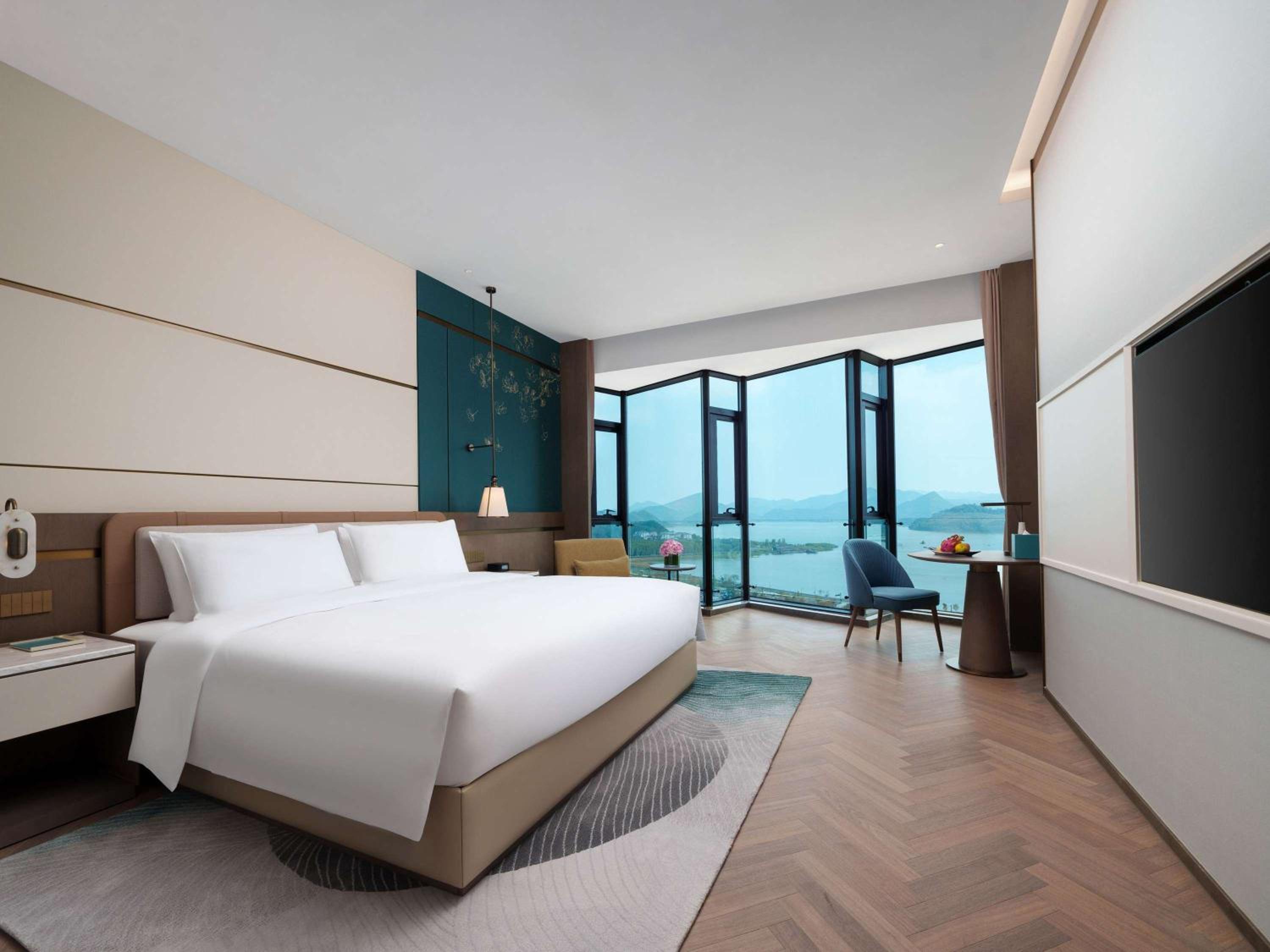 Executive King Room with Lake View