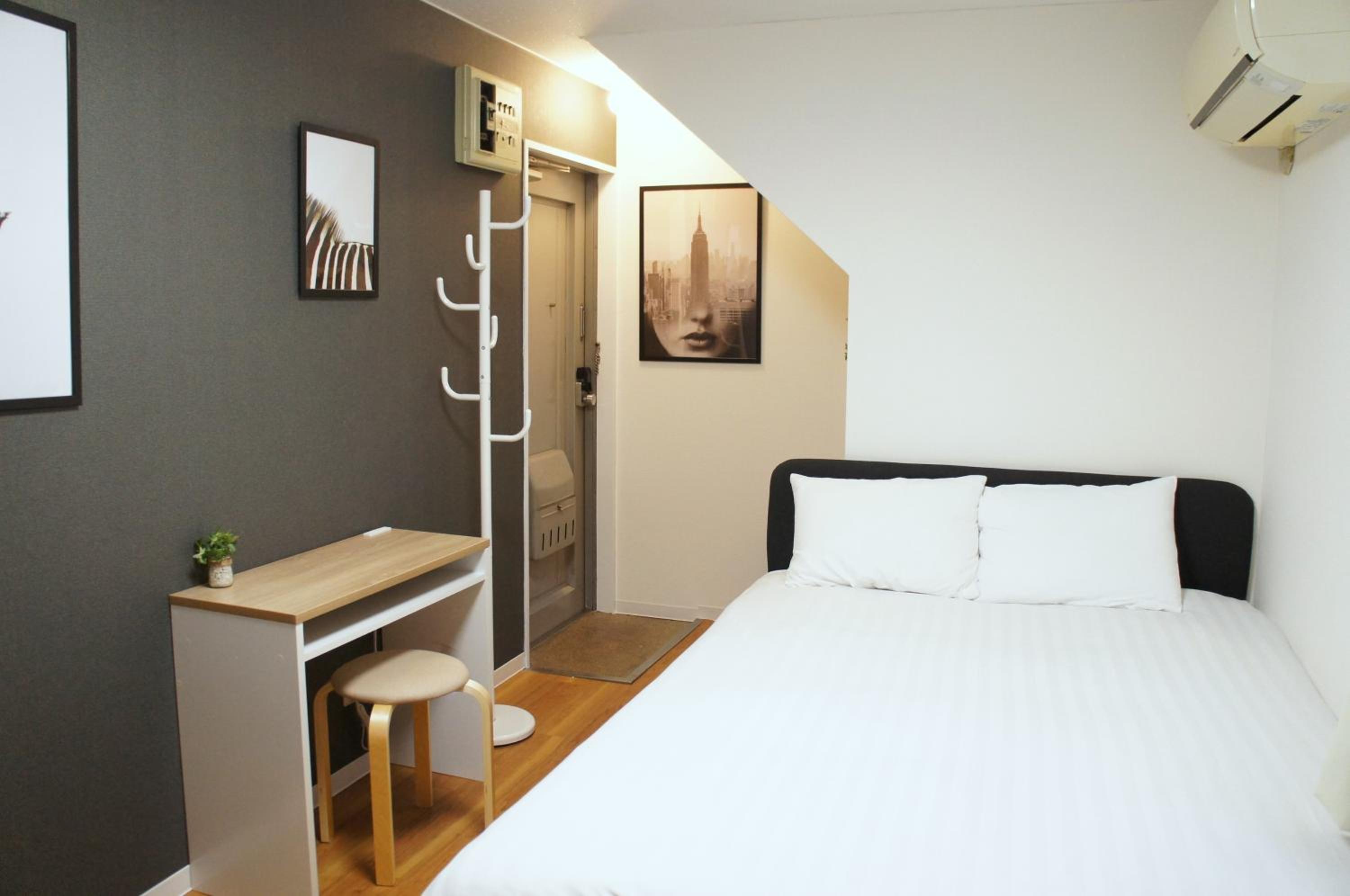 One-Bedroom Apartment photo 2