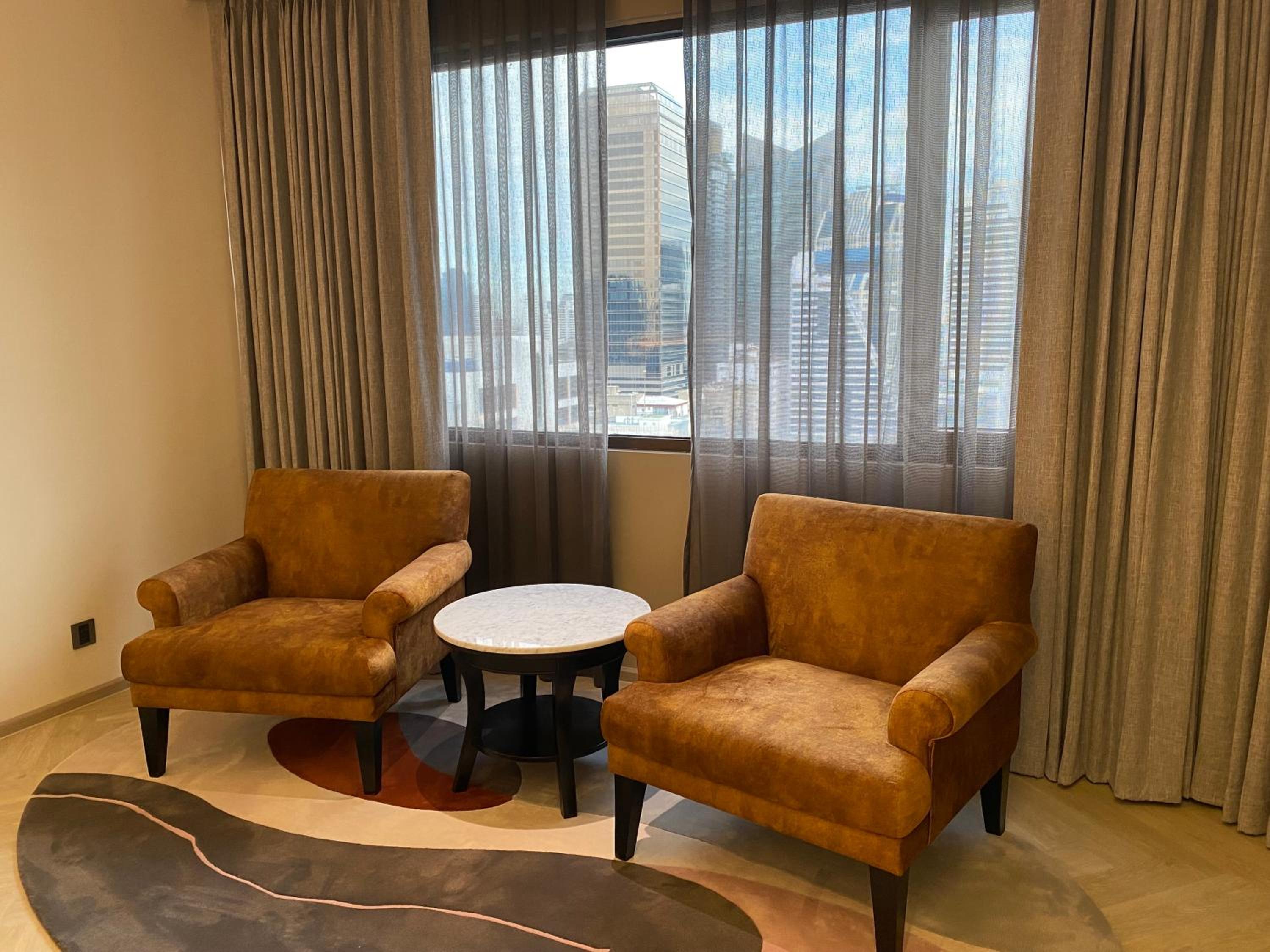 Deluxe Premier Family with City View photo 2